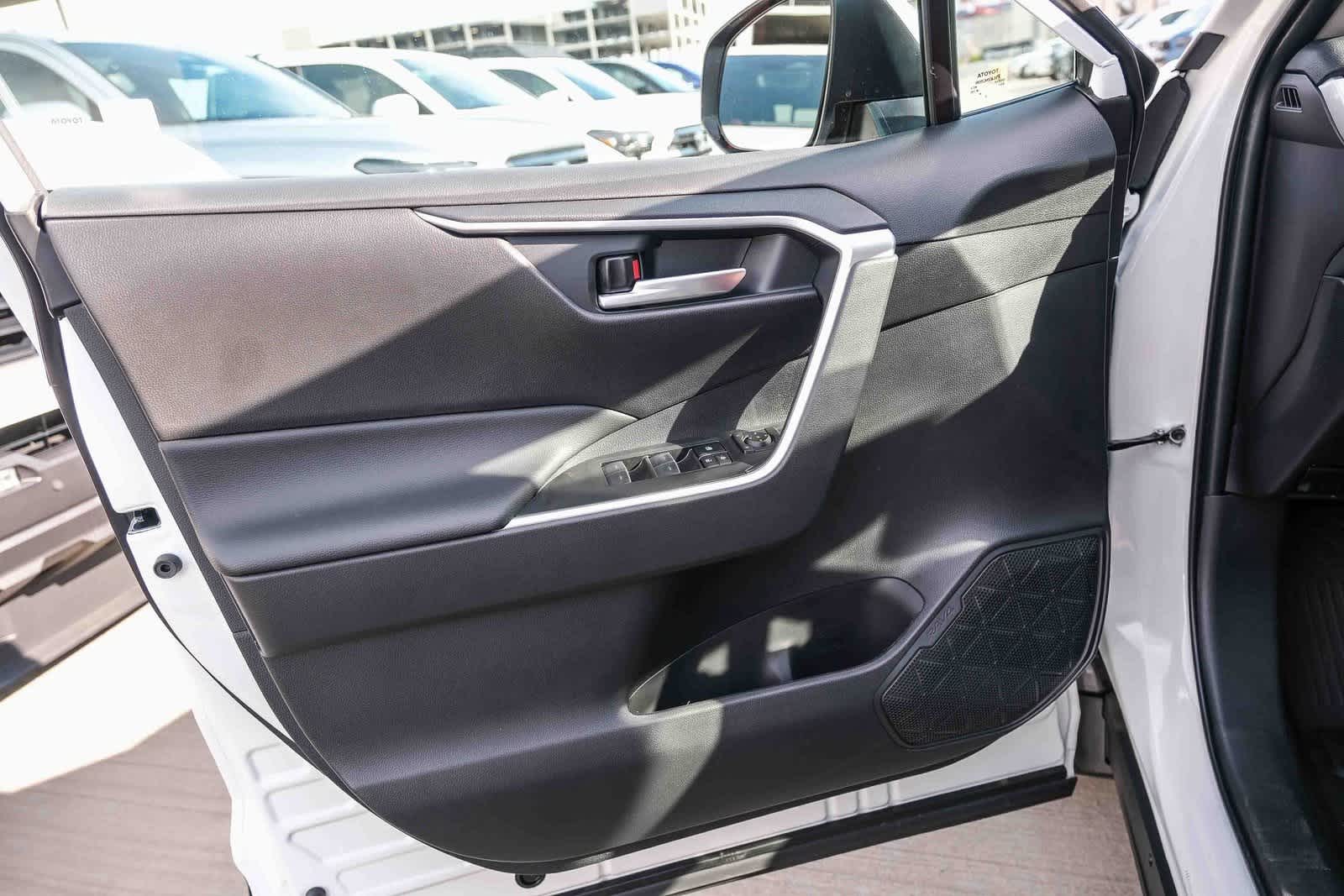 Thumbnail: 2025 Toyota RAV4 - 22