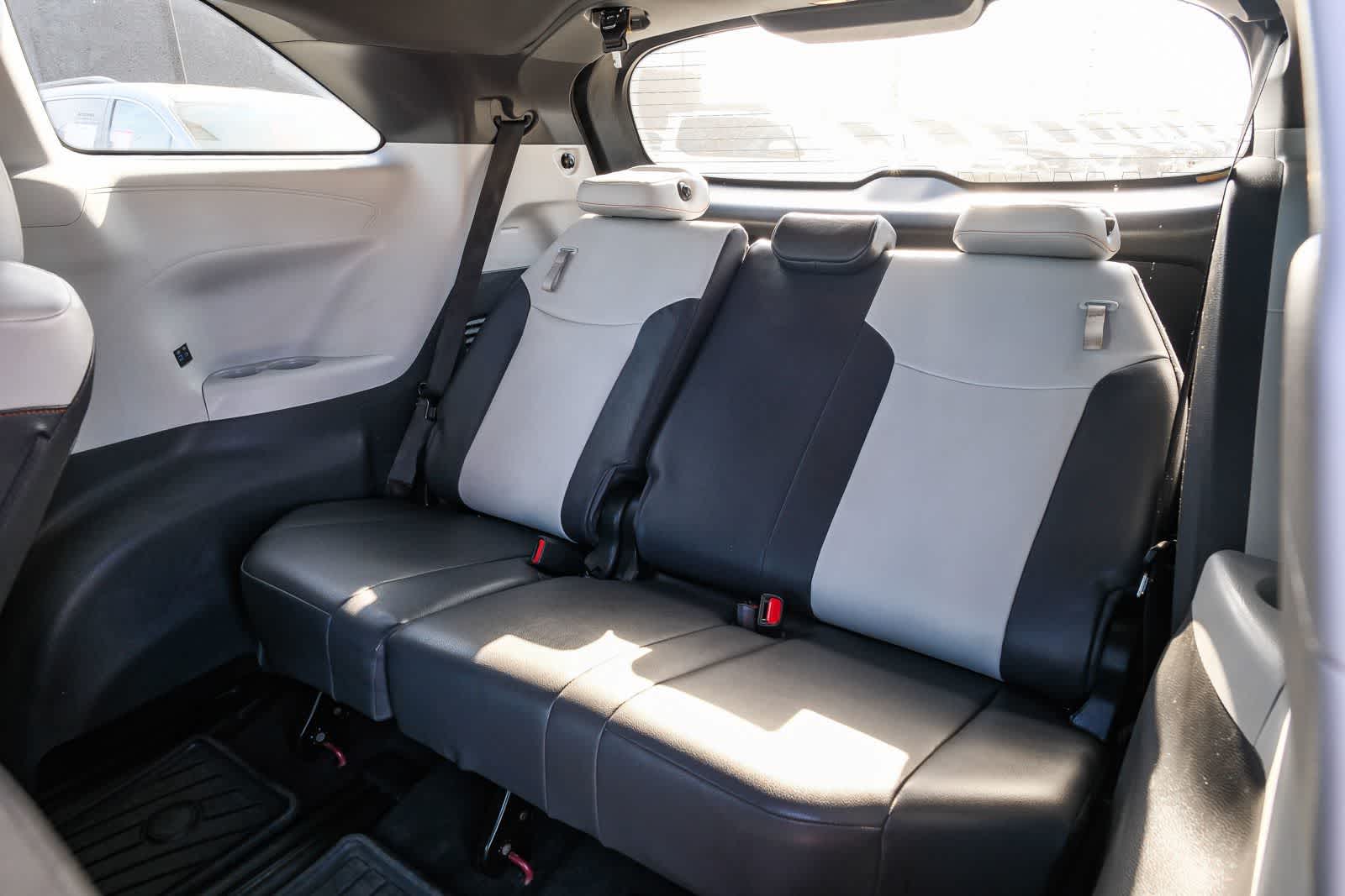 Thumbnail: 2021 Toyota Sienna - 19