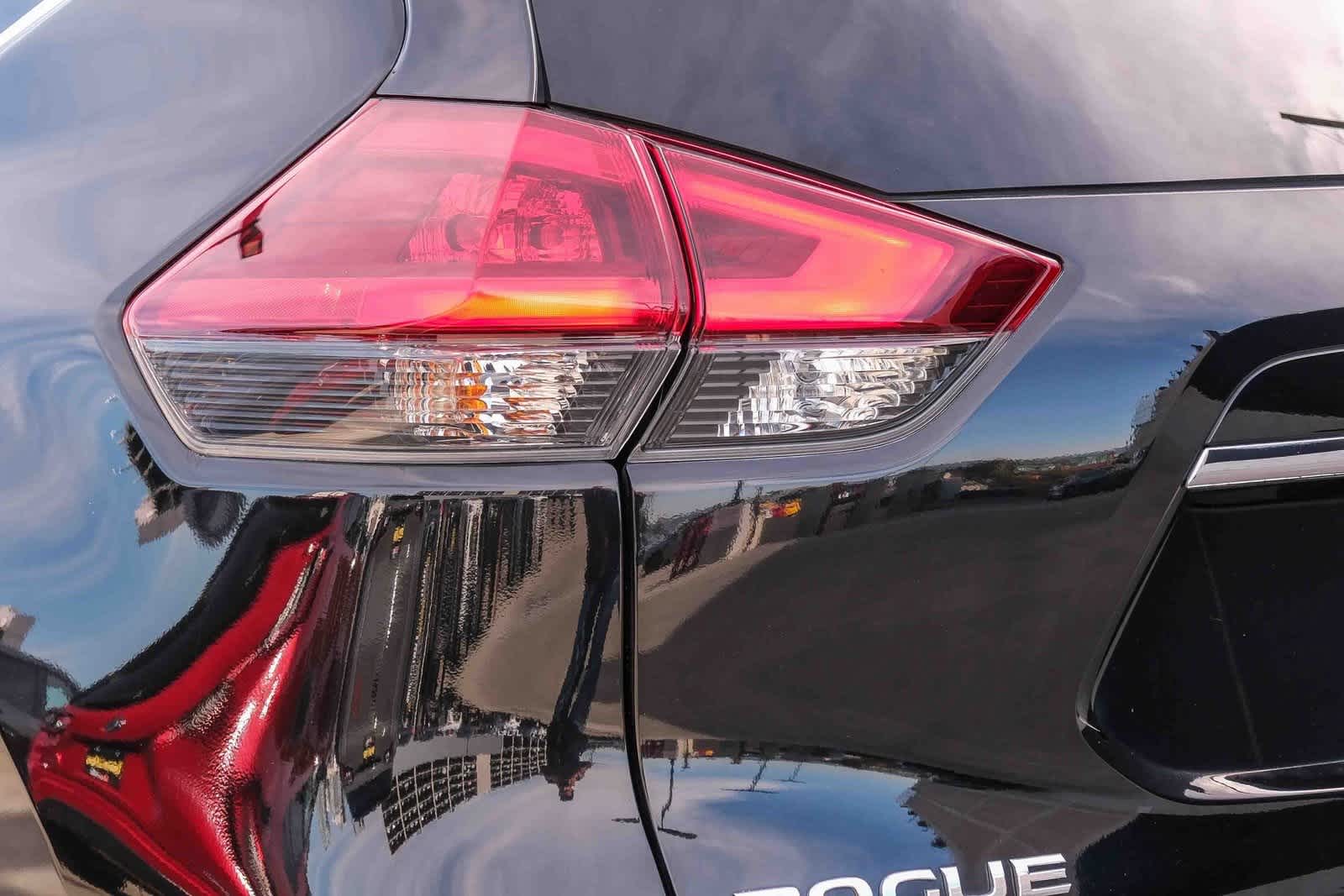 Thumbnail: 2018 Nissan Rogue - 7