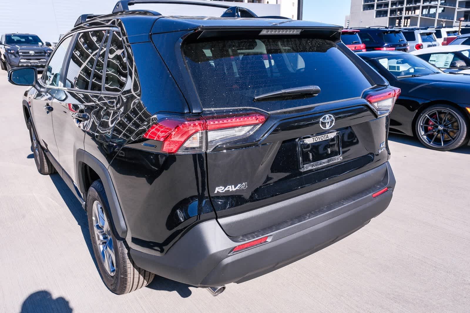 Thumbnail: 2025 Toyota RAV4 - 8