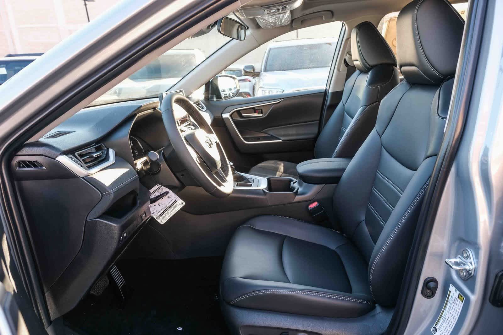 Thumbnail: 2025 Toyota RAV4 - 20