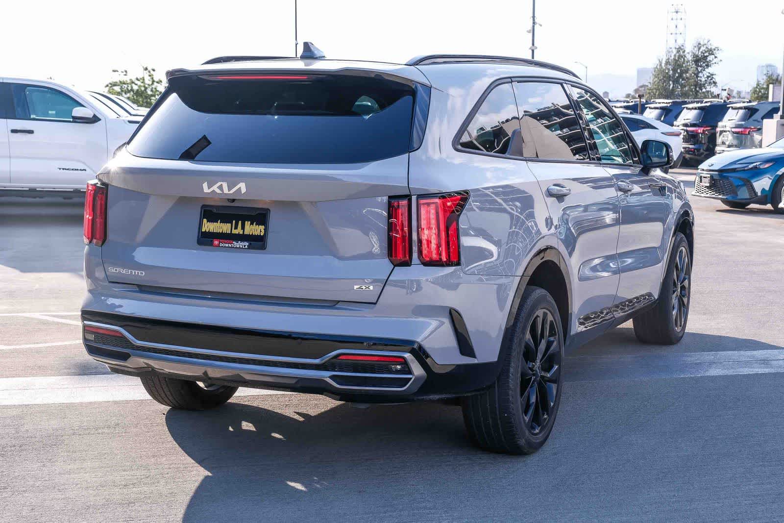 Thumbnail: 2023 Kia Sorento - 4