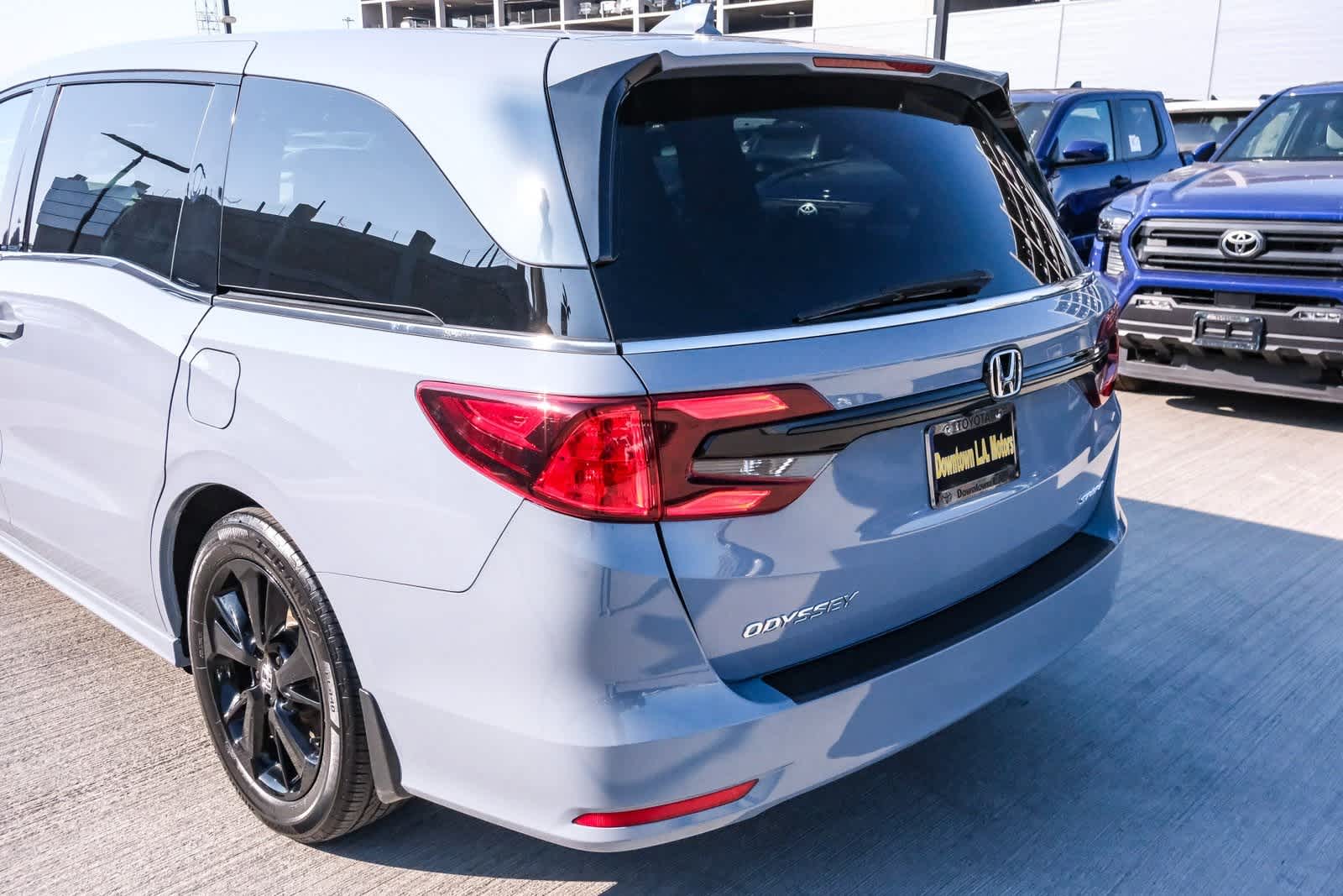 Thumbnail: 2023 Honda Odyssey - 8