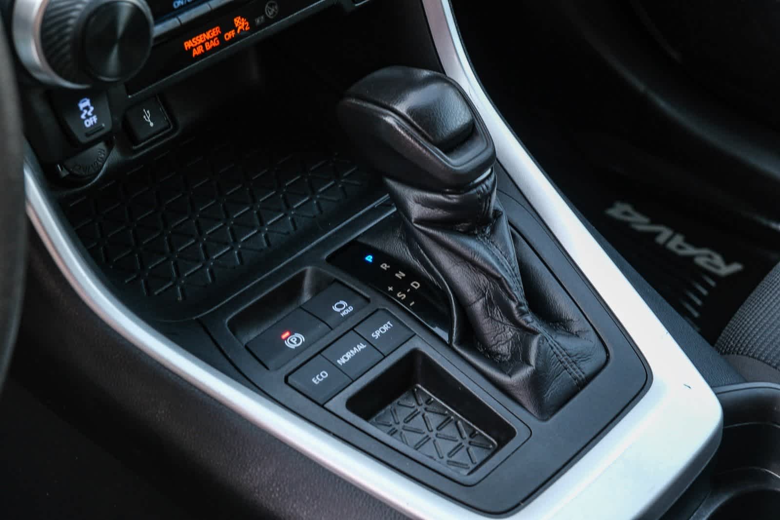 Thumbnail: 2020 Toyota RAV4 - 21