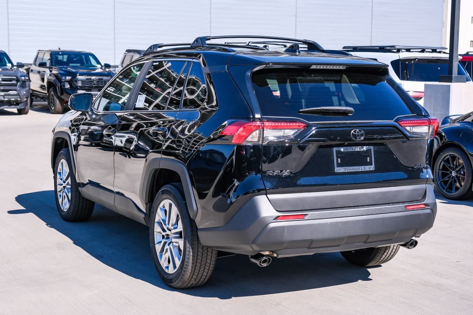 Thumbnail: 2025 Toyota RAV4 - 6