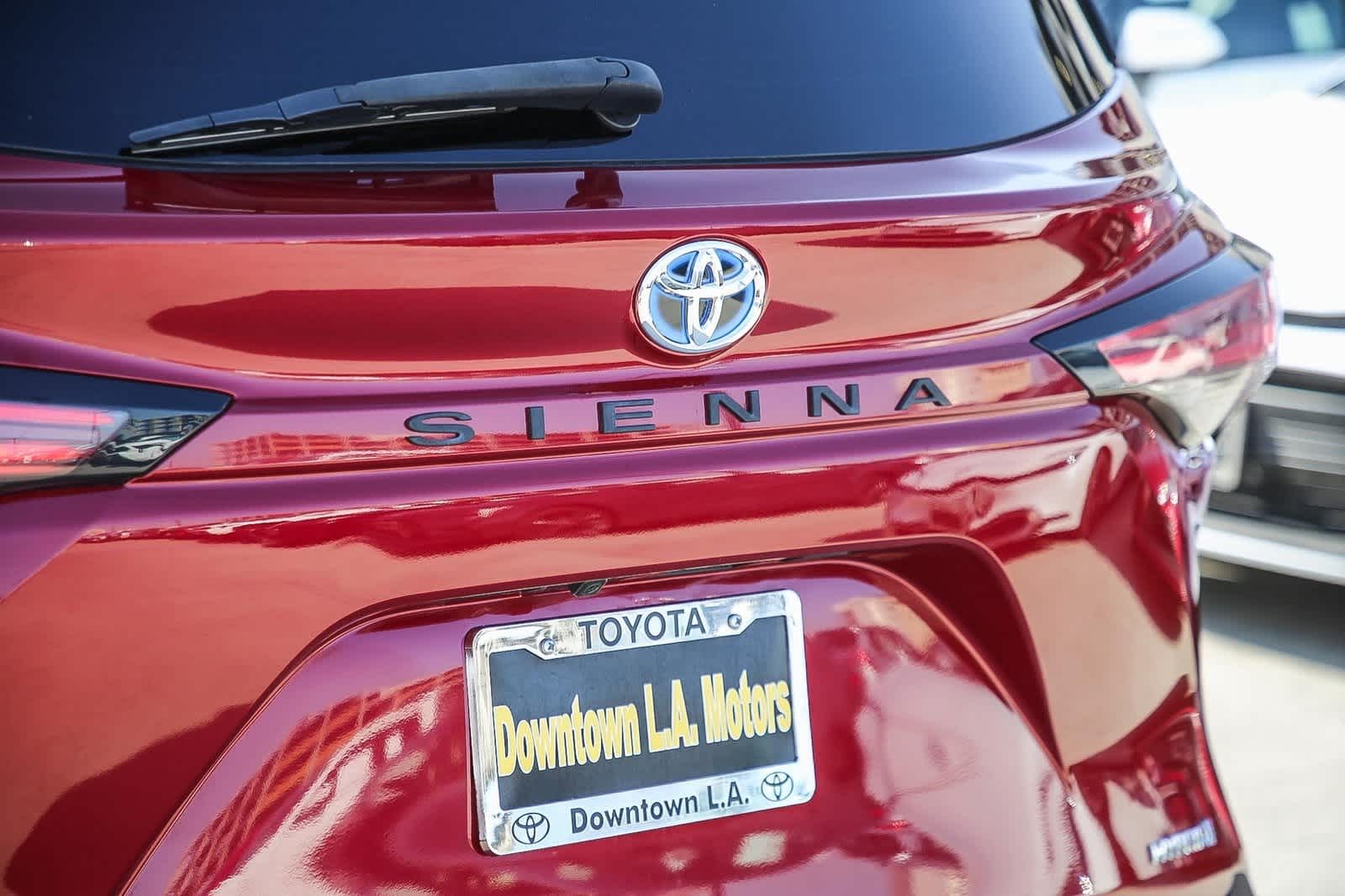 Thumbnail: 2021 Toyota Sienna - 10