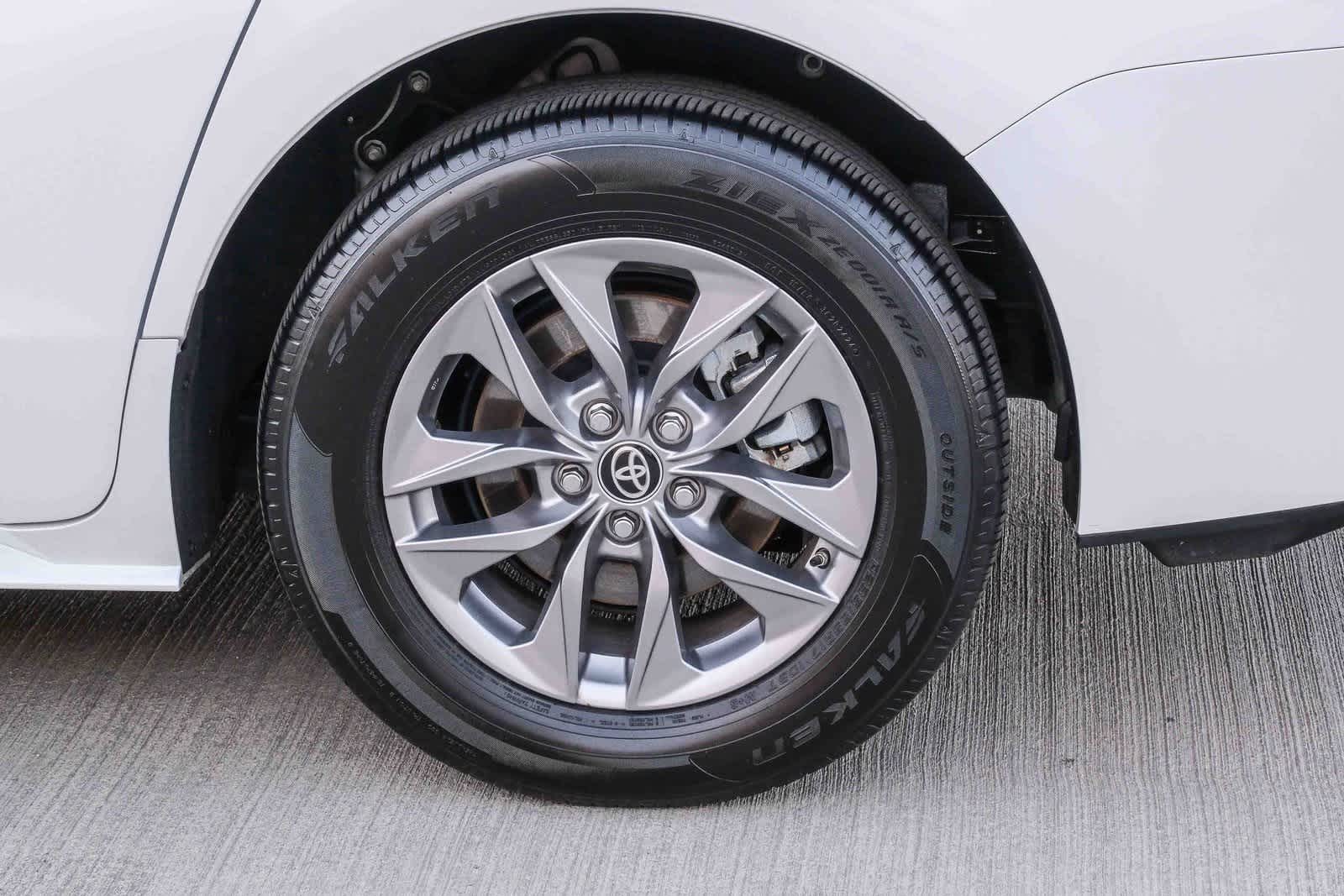 Thumbnail: 2025 Toyota Sienna - 9