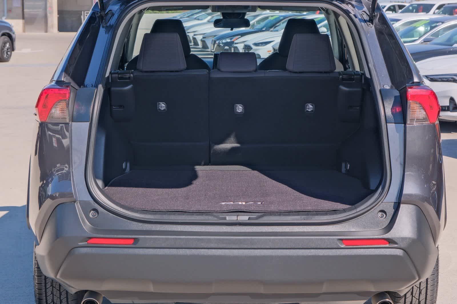 Thumbnail: 2020 Toyota RAV4 - 25