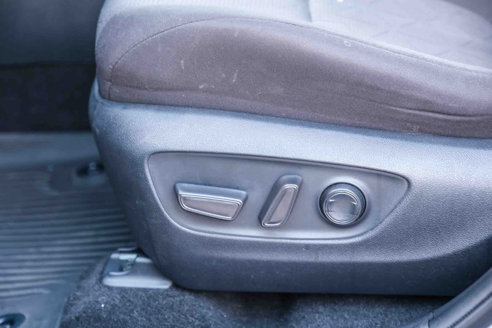 Thumbnail: 2021 Toyota RAV4 - 24