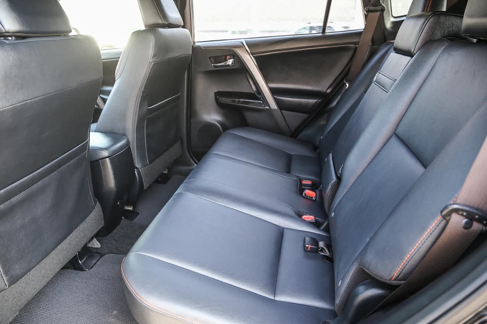 Thumbnail: 2018 Toyota RAV4 - 19