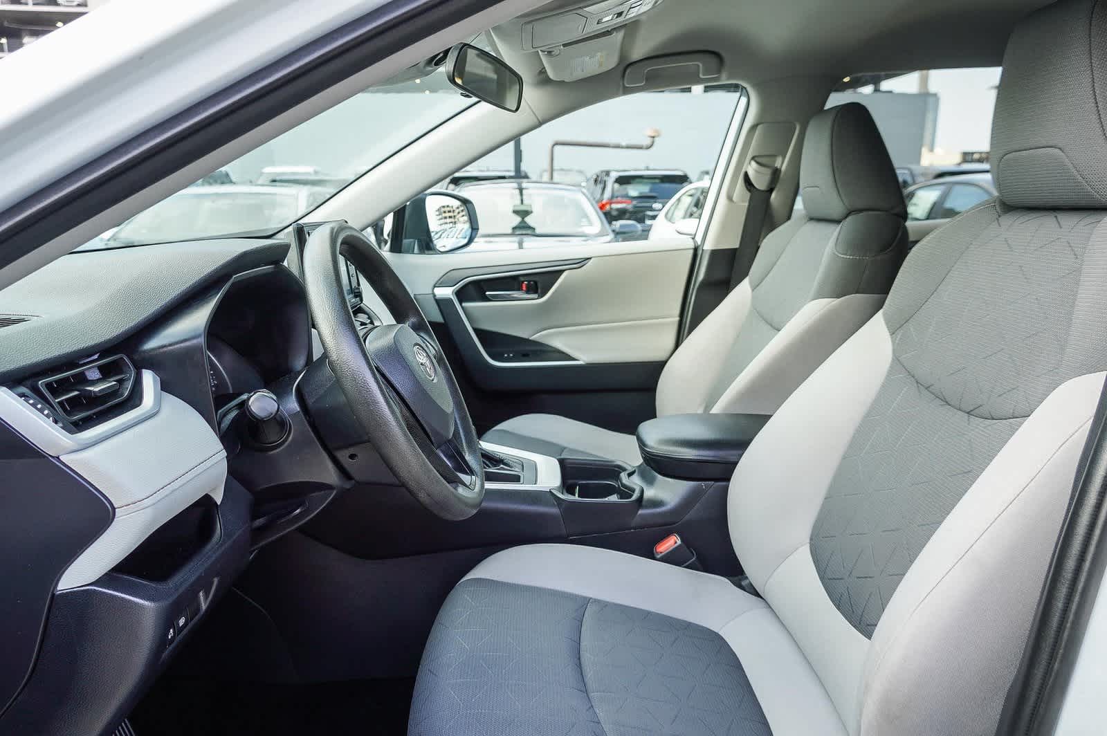 2021 Toyota RAV4 XLE 19
