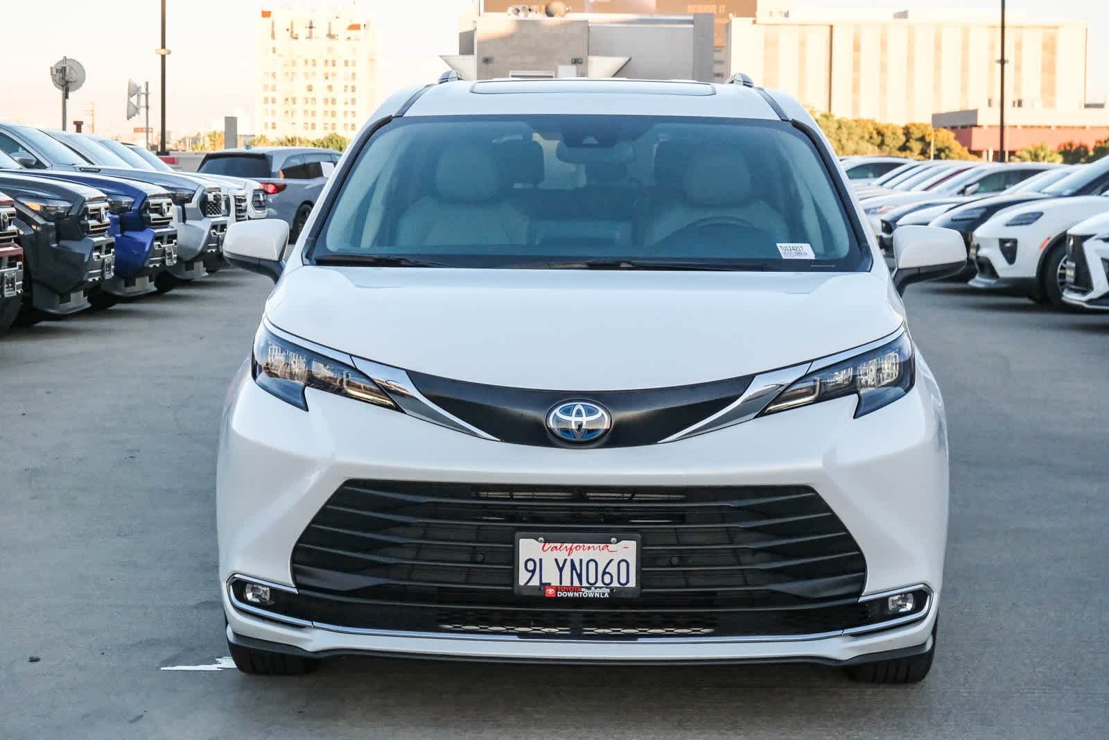 Thumbnail: 2024 Toyota Sienna - 2