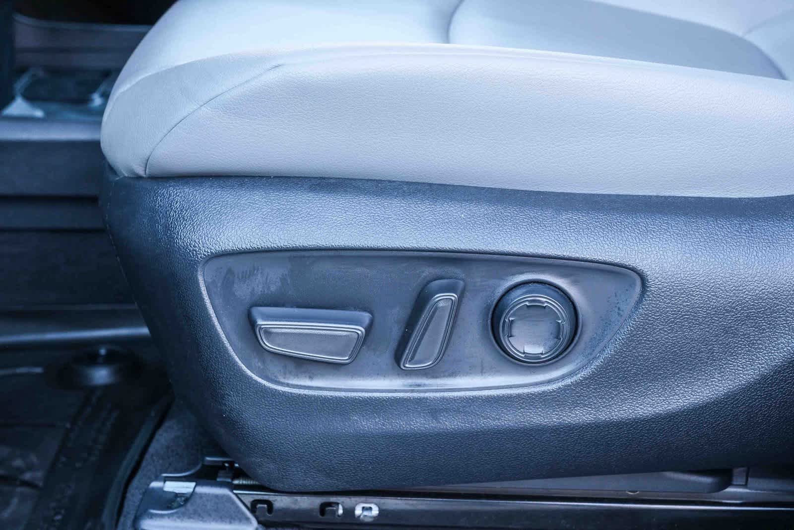 Thumbnail: 2025 Toyota Sienna - 25