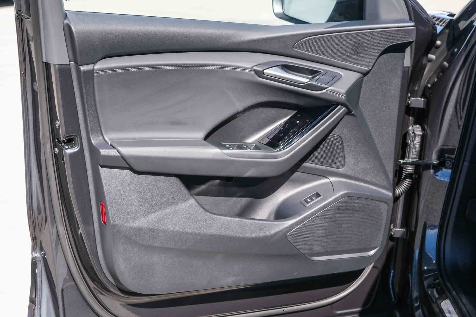 Thumbnail: 2025 Audi Q6 e-tron - 20
