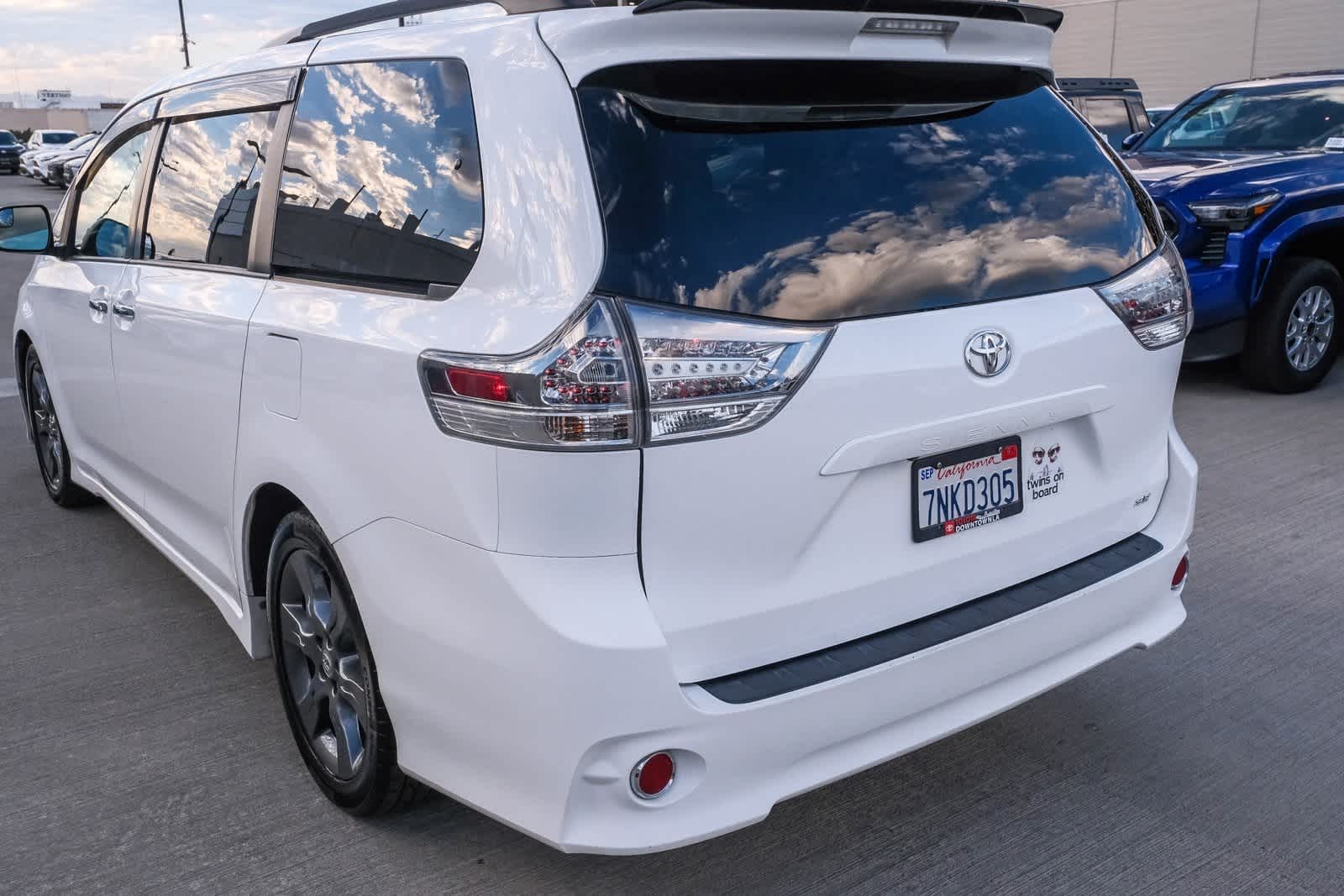 Thumbnail: 2015 Toyota Sienna - 8