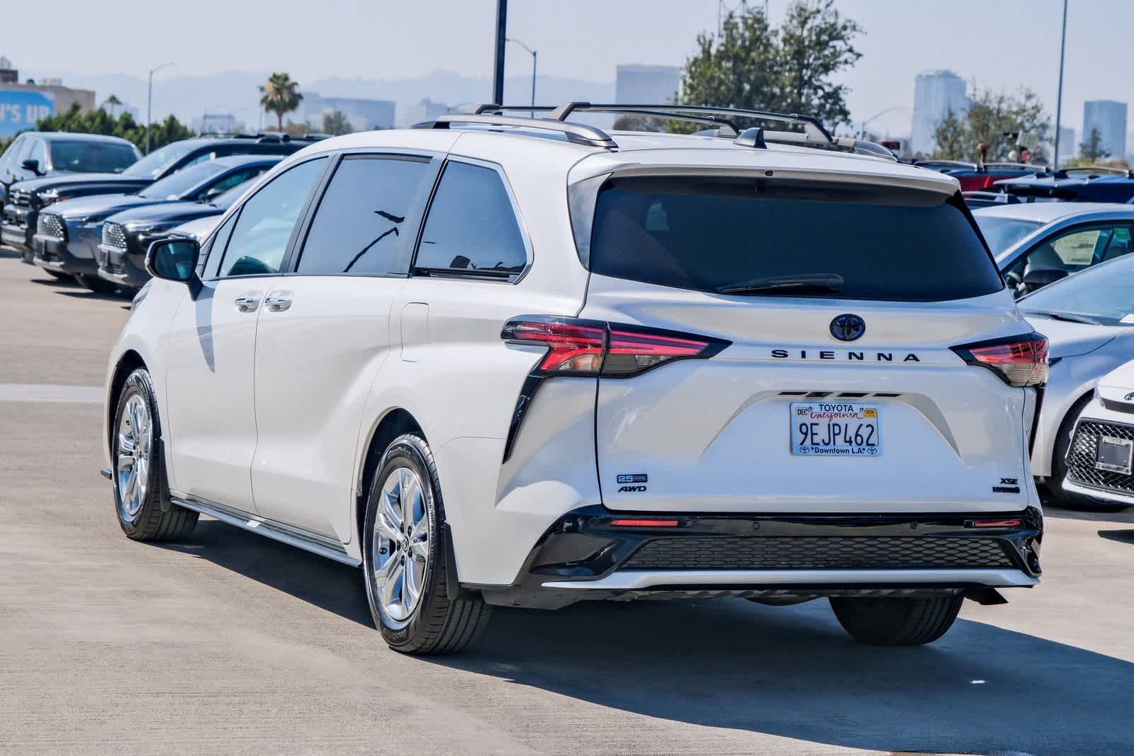 Thumbnail: 2023 Toyota Sienna - 6