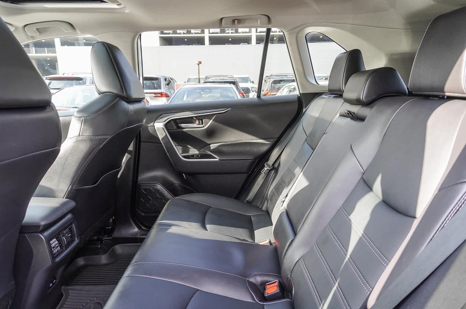 2022 Toyota RAV4 XLE Premium 17