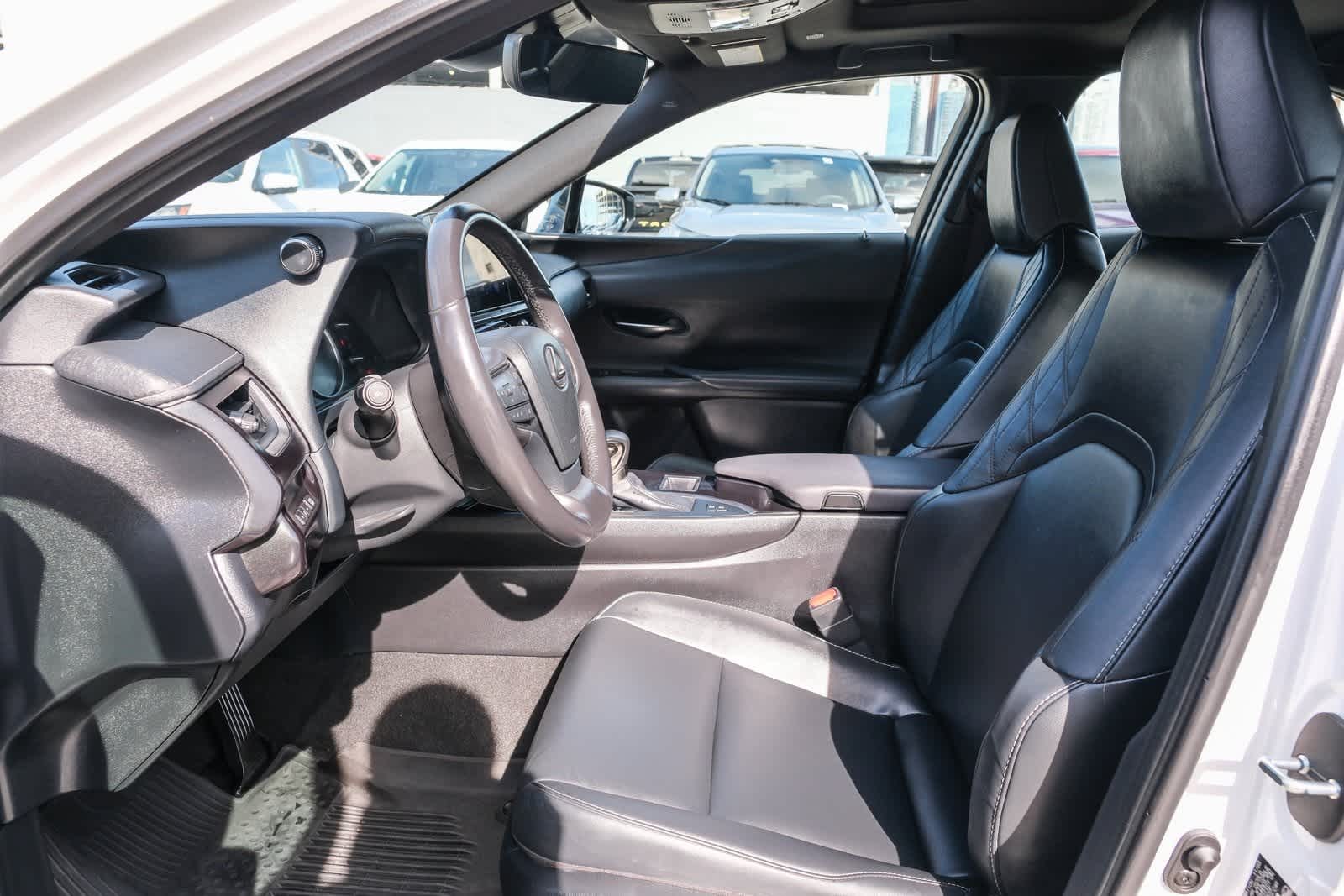 Thumbnail: 2024 Lexus UX - 17