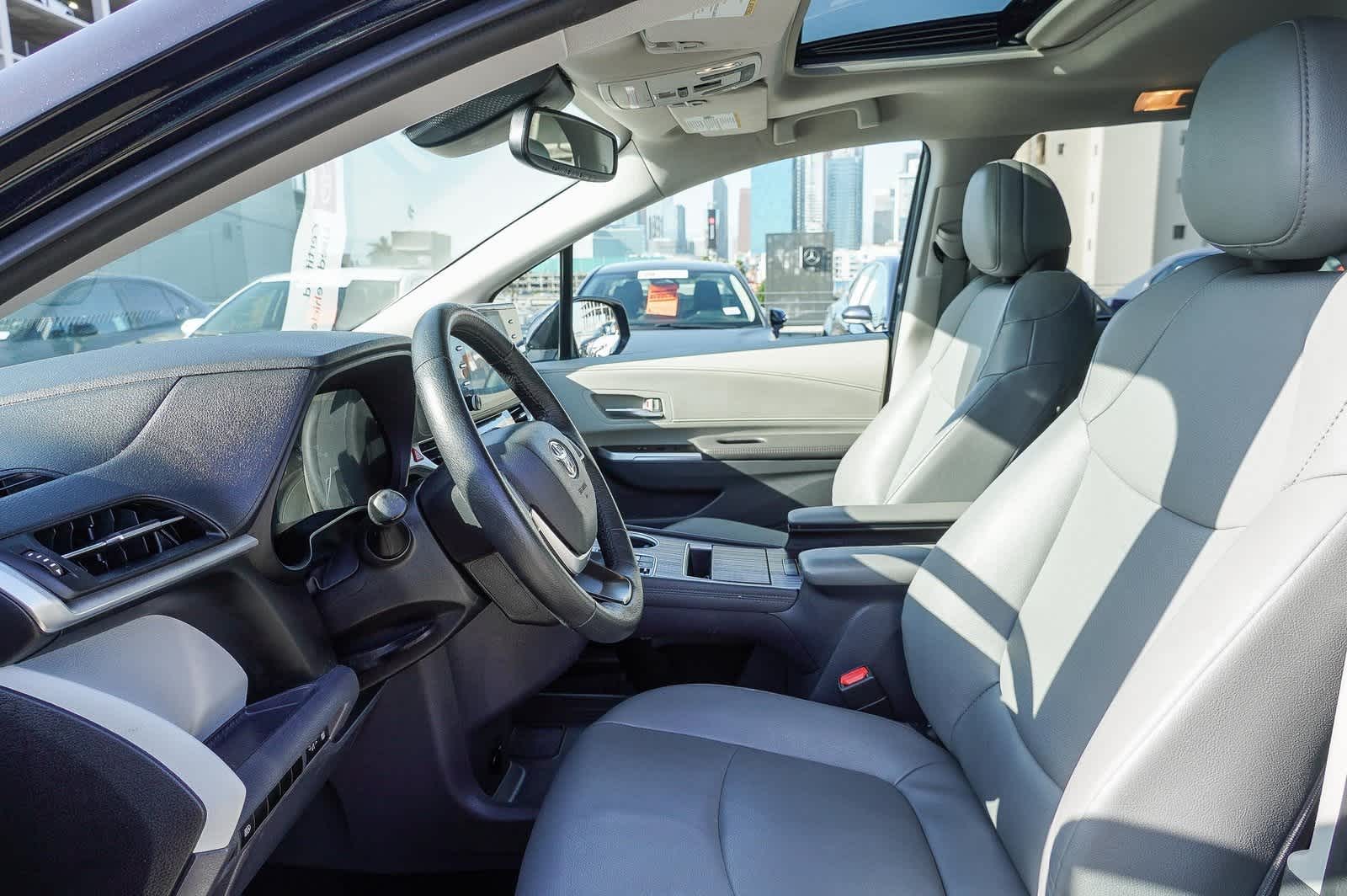 2023 Toyota Sienna XLE 21