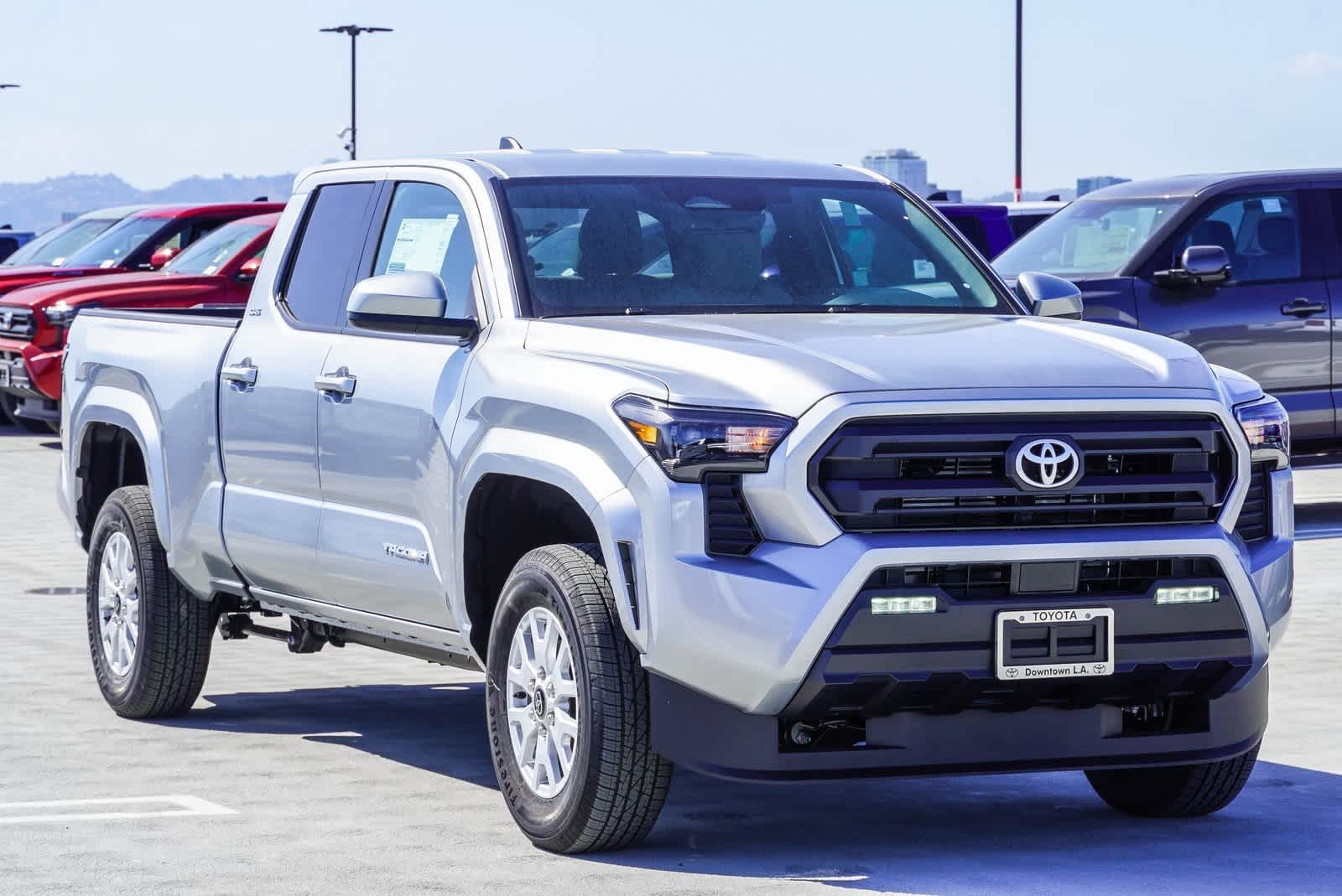 2025 Toyota Tacoma SR5 3