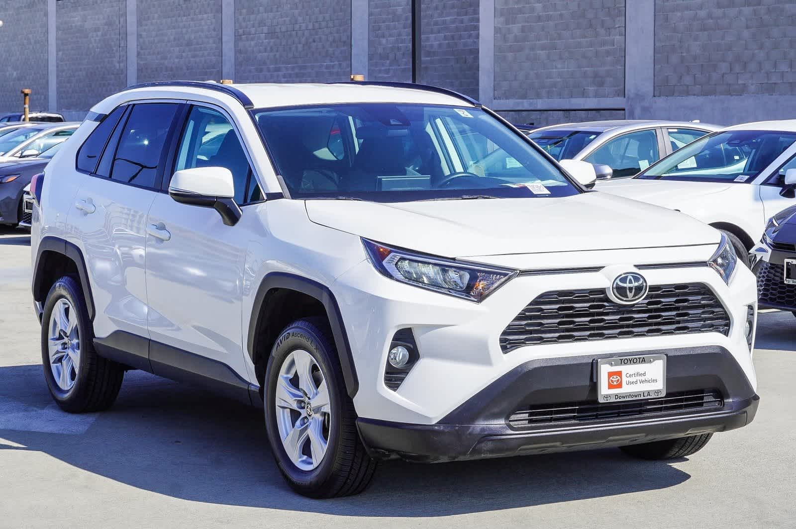 2021 Toyota RAV4 XLE 3