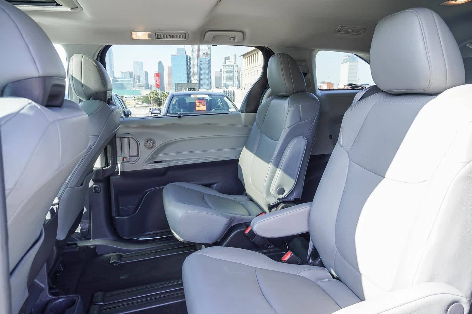 2023 Toyota Sienna XLE 16