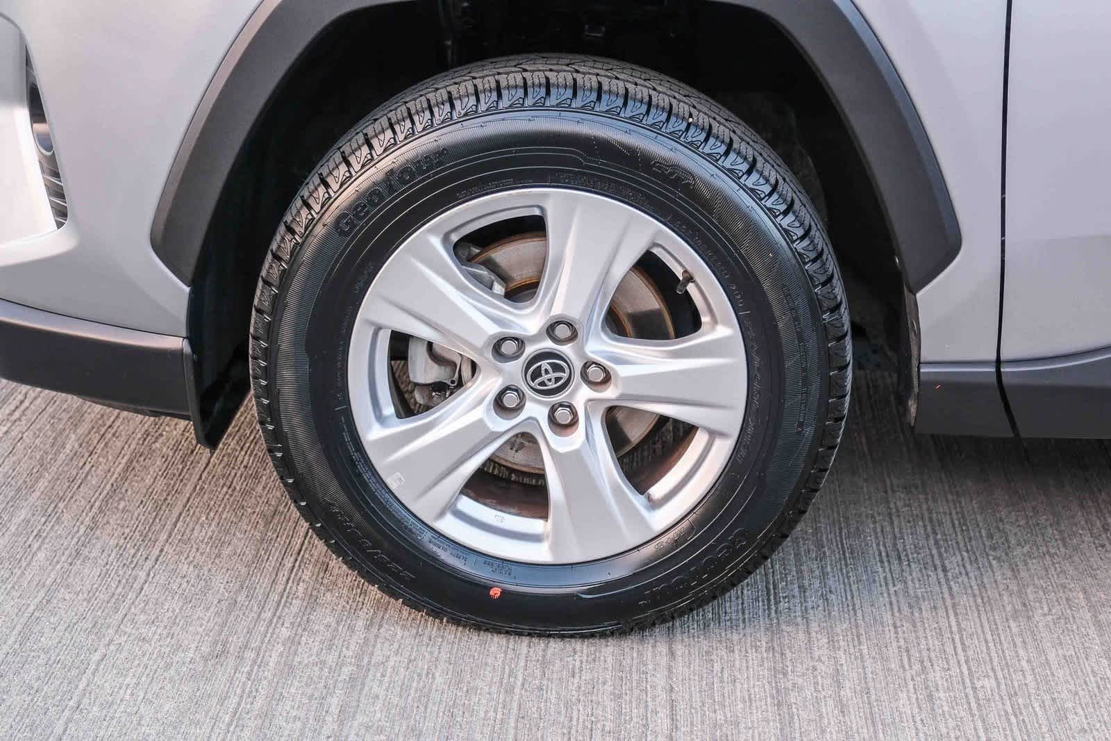 Thumbnail: 2021 Toyota RAV4 - 10