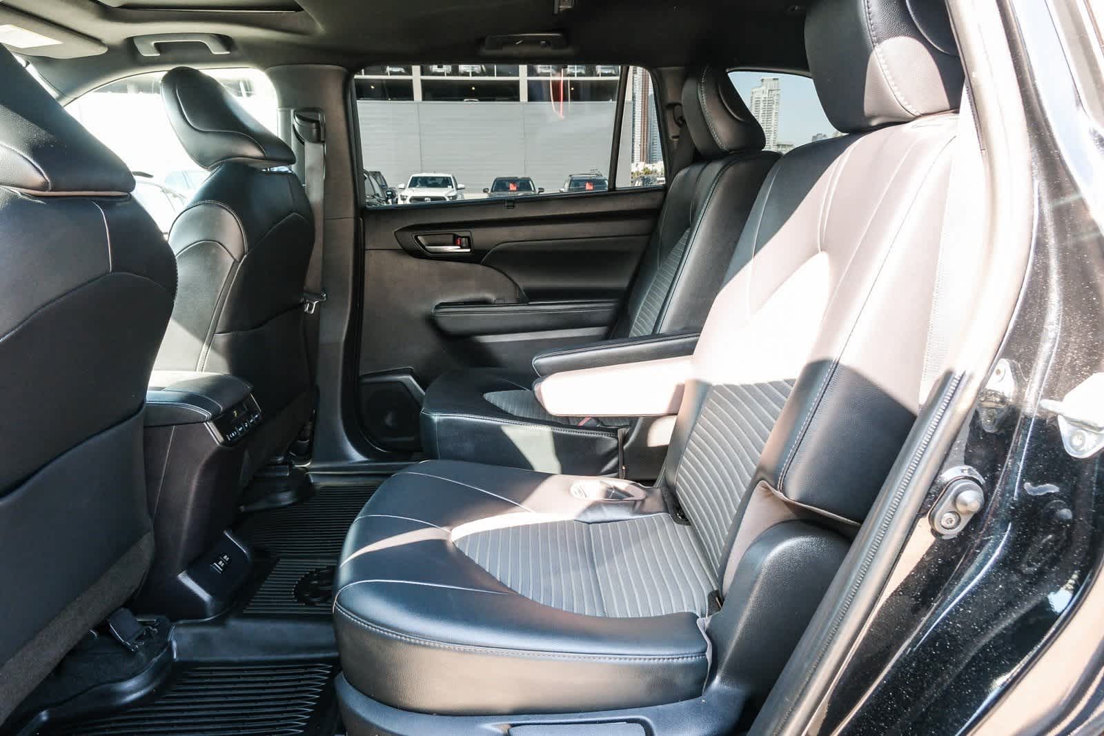 Thumbnail: 2021 Toyota Highlander - 18