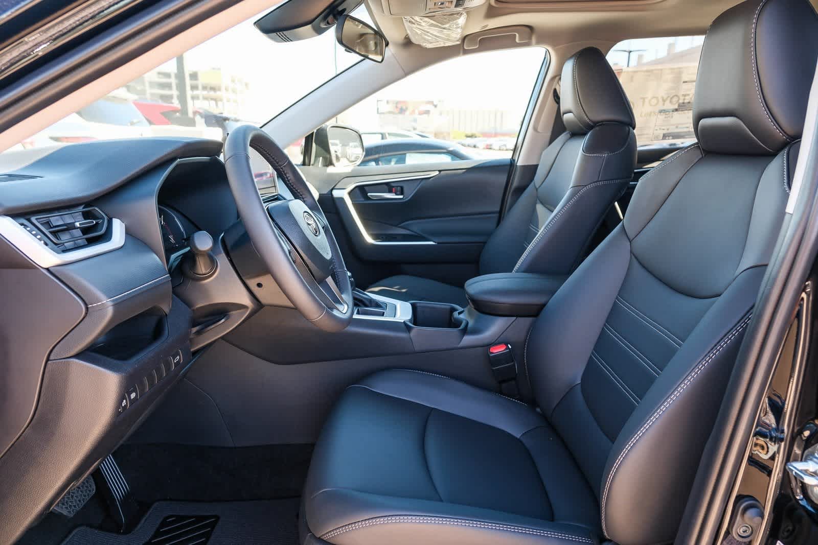 Thumbnail: 2025 Toyota RAV4 - 20