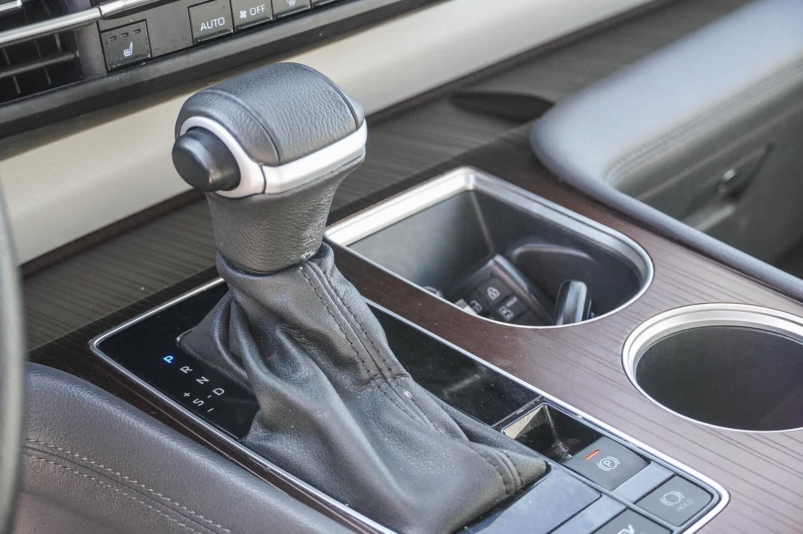 2023 Toyota Sienna XLE 25