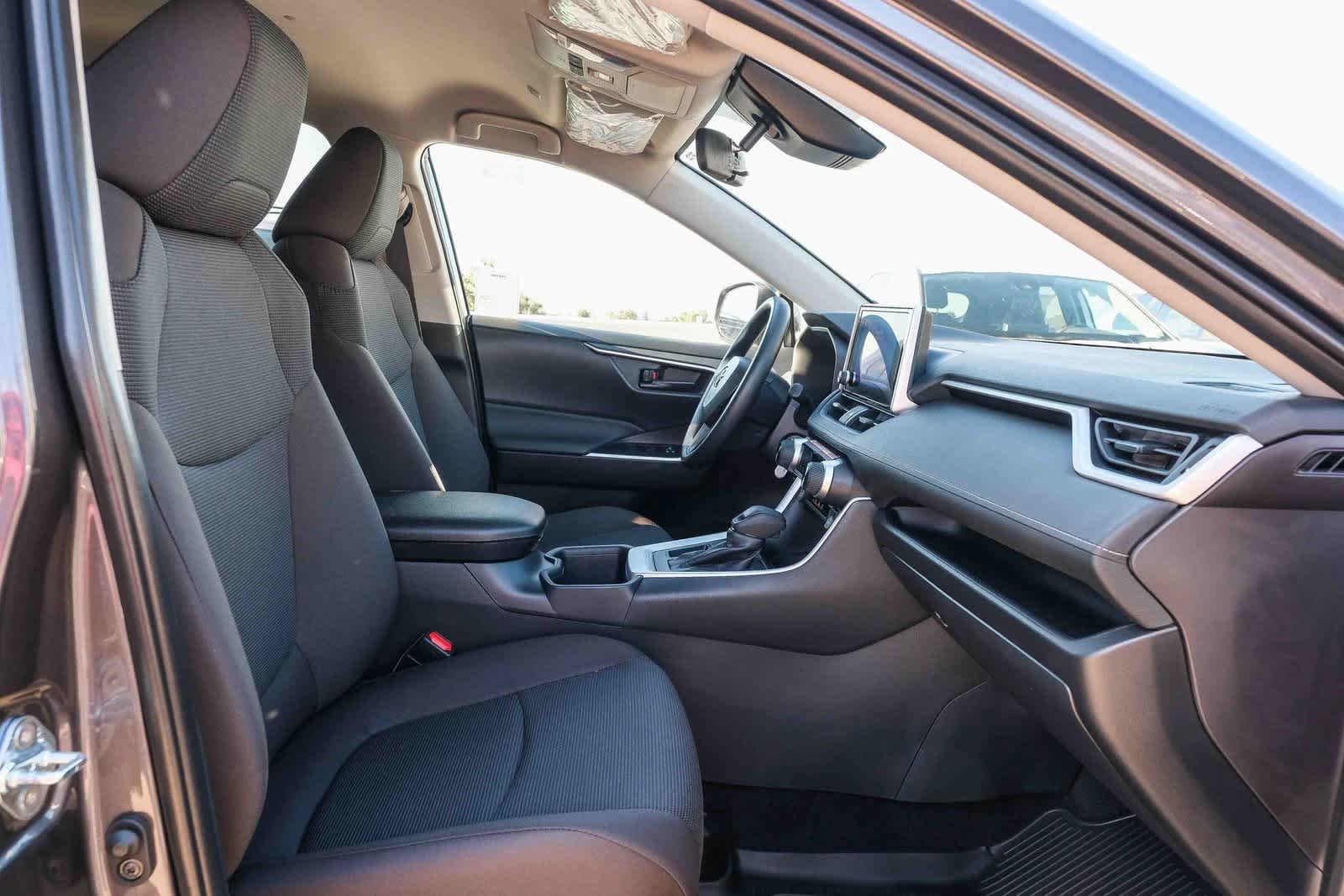 Thumbnail: 2025 Toyota RAV4 - 18