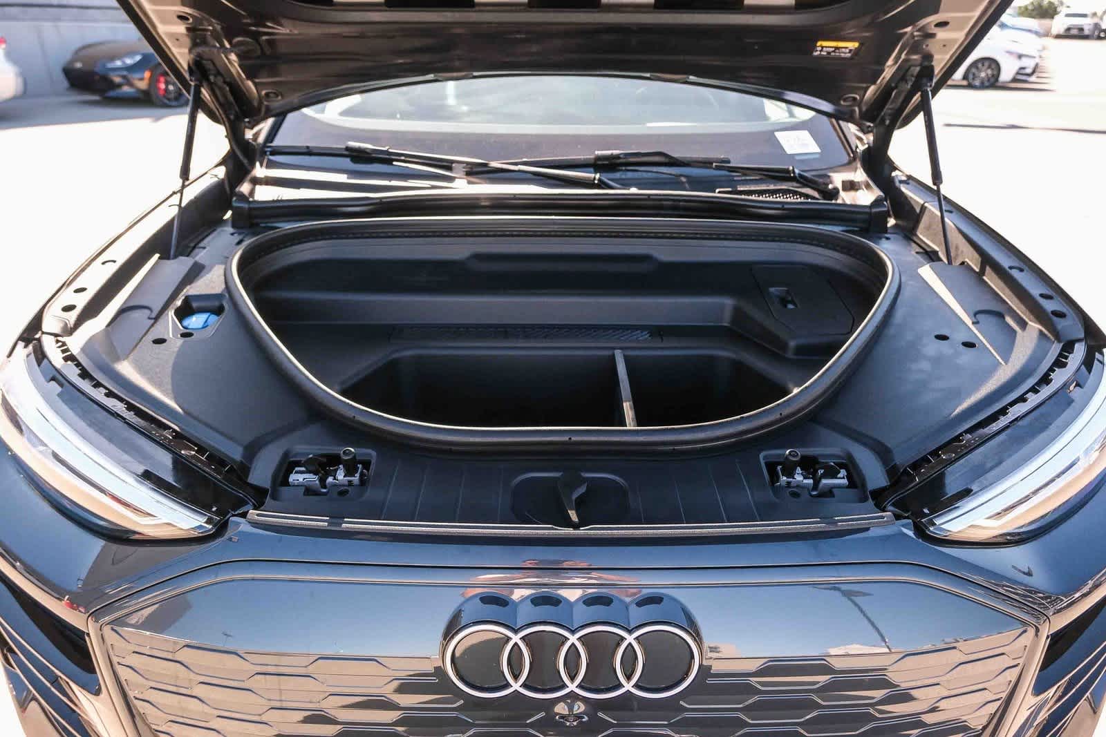 Thumbnail: 2025 Audi Q6 e-tron - 24