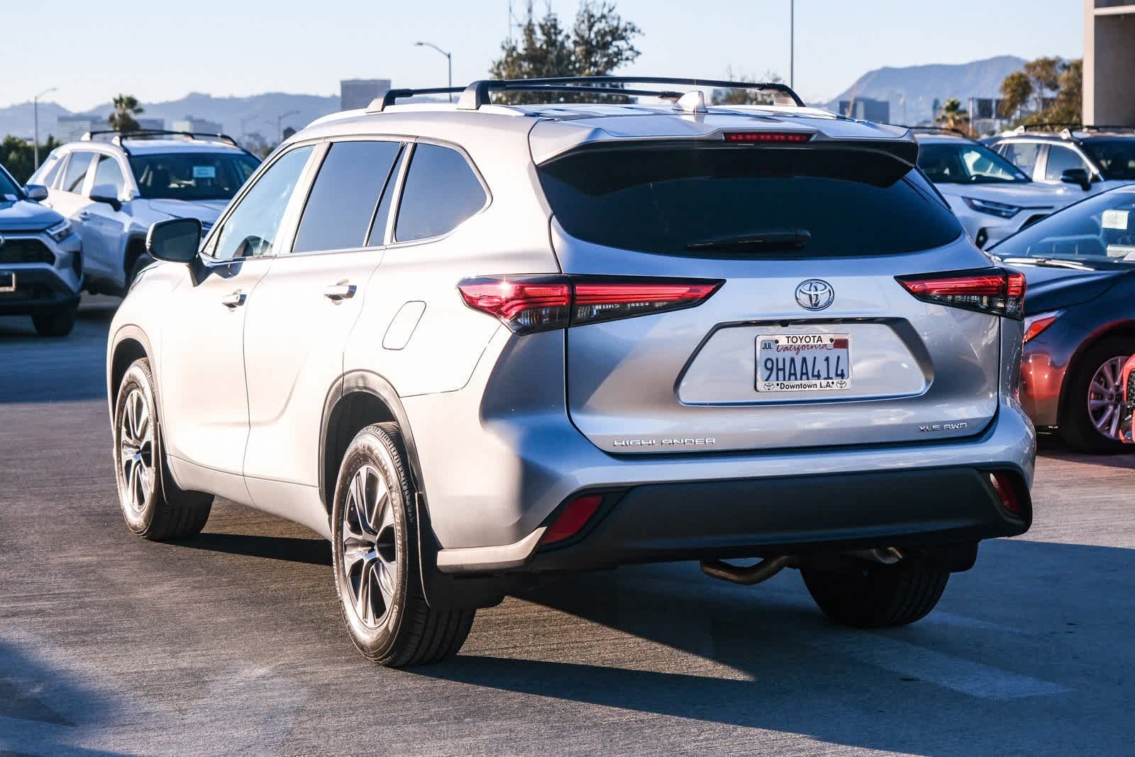 Thumbnail: 2023 Toyota Highlander - 6