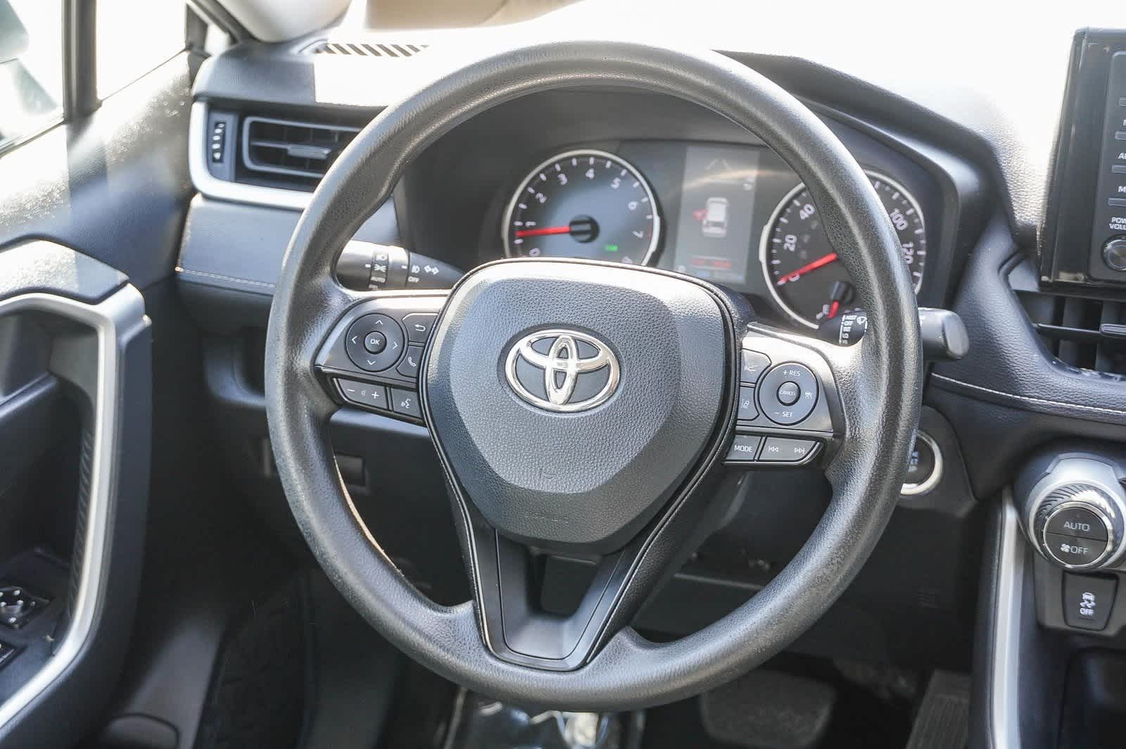 2021 Toyota RAV4 XLE 16