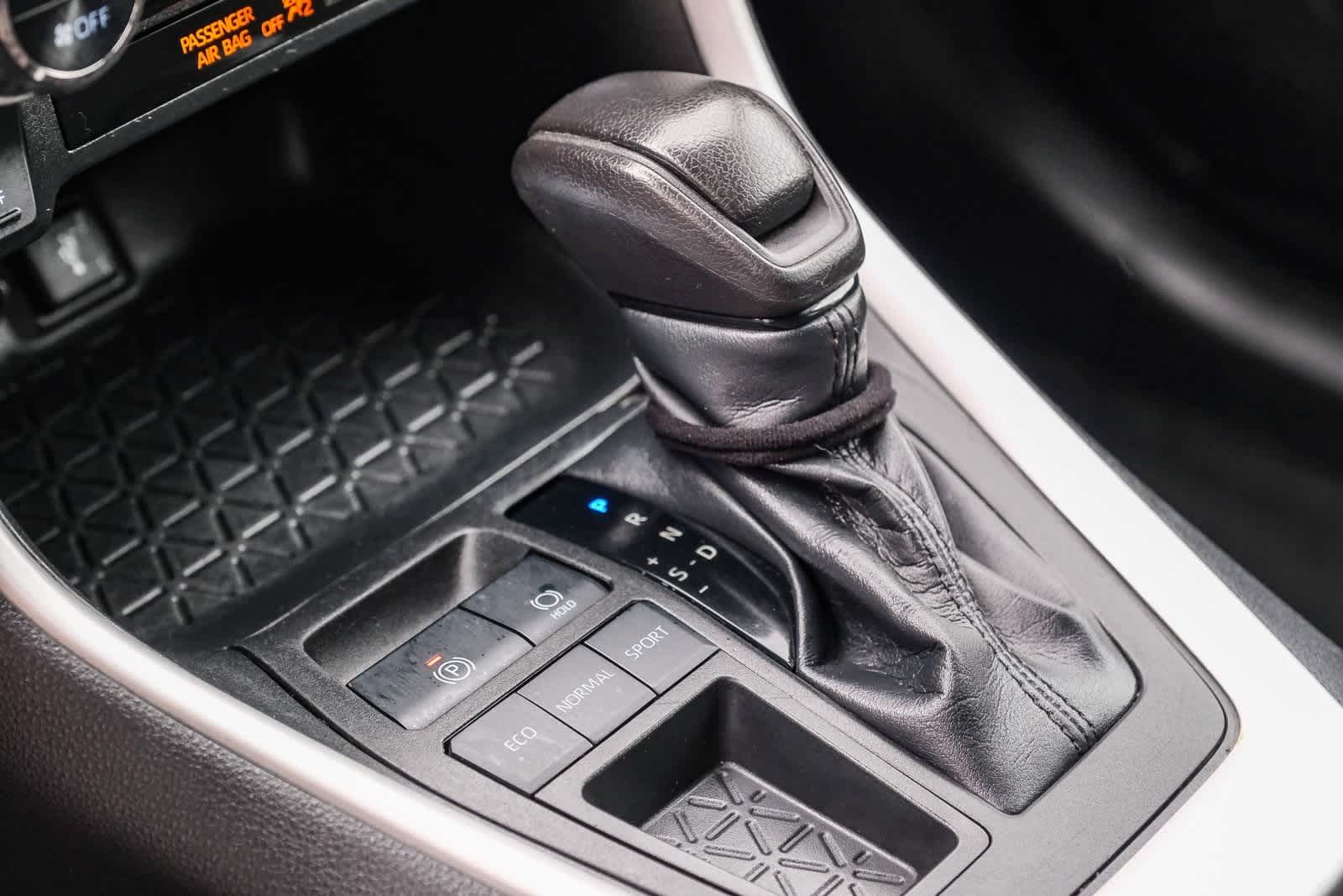 Thumbnail: 2022 Toyota RAV4 - 20