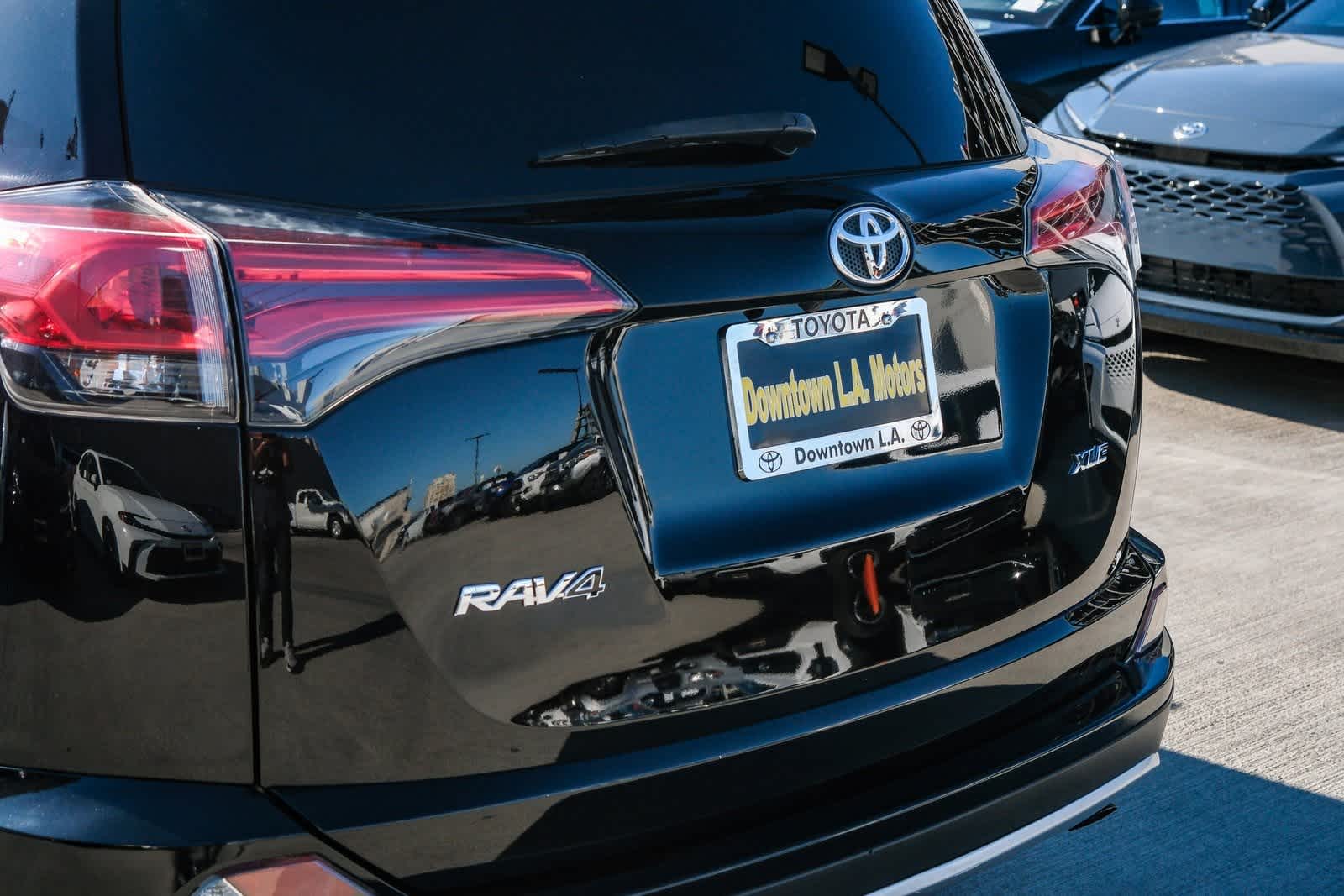 Thumbnail: 2017 Toyota RAV4 - 8