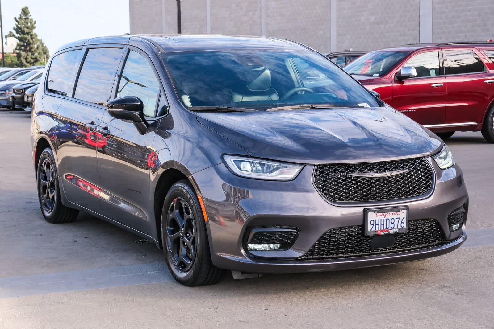 Thumbnail: 2023 Chrysler Pacifica - 3