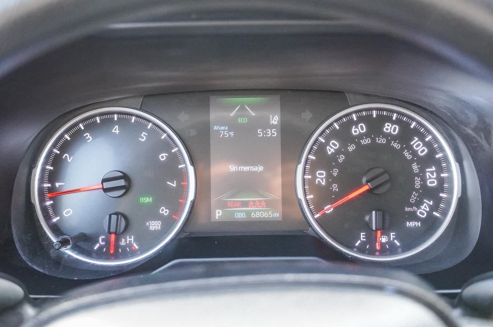 2021 Toyota RAV4 XLE 24