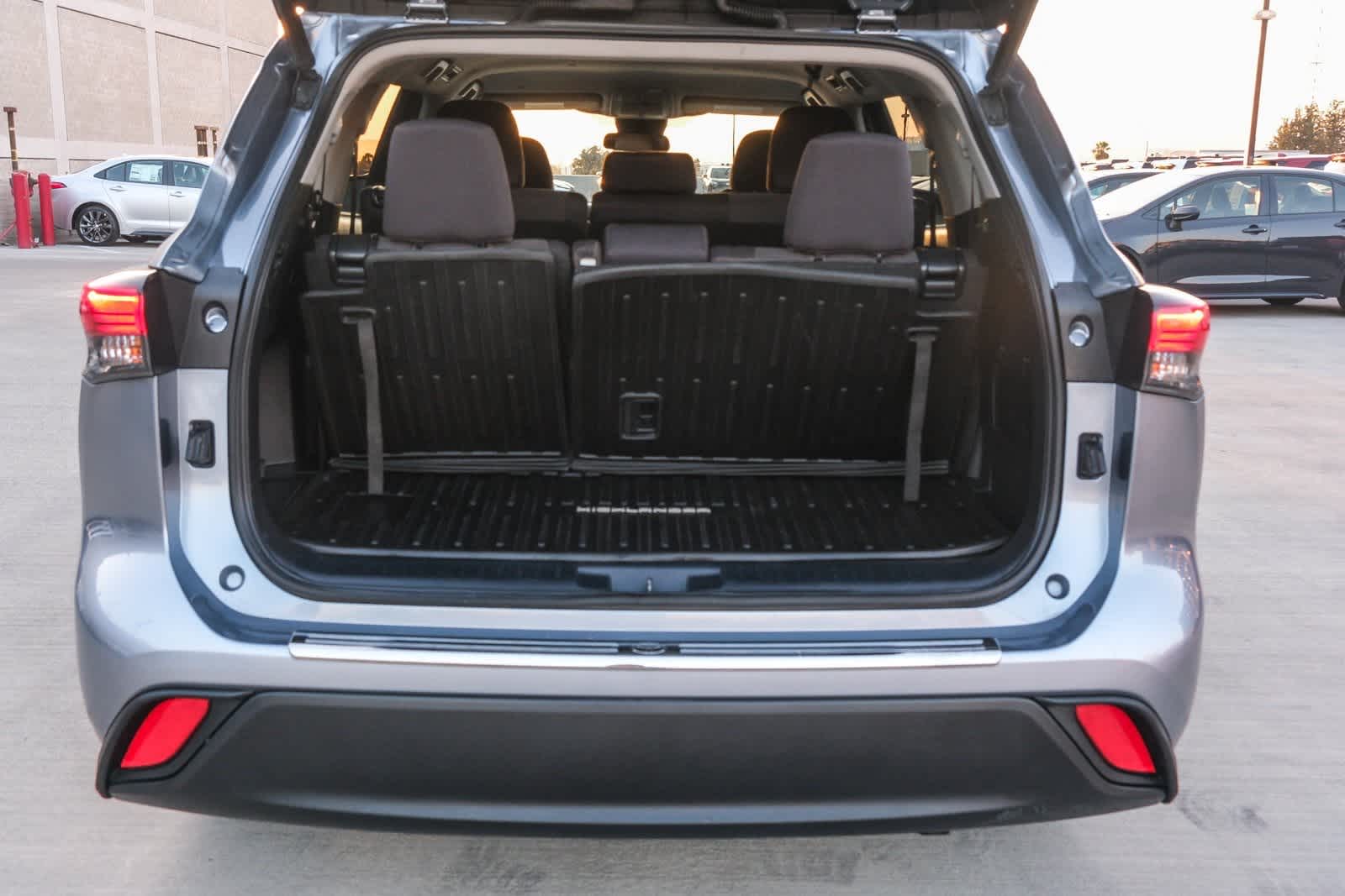 Thumbnail: 2022 Toyota Highlander - 26