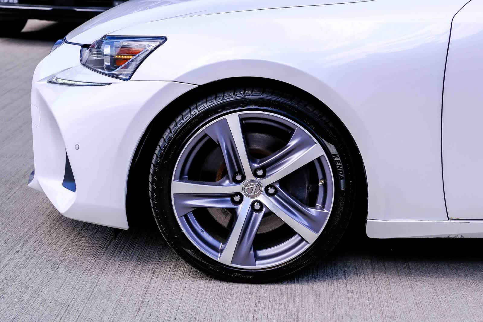 Thumbnail: 2018 Lexus IS - 10