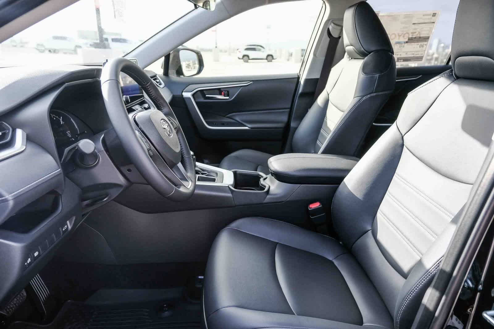 Thumbnail: 2025 Toyota RAV4 - 20