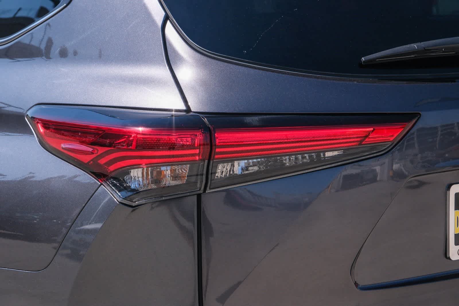 Thumbnail: 2022 Toyota Highlander - 7
