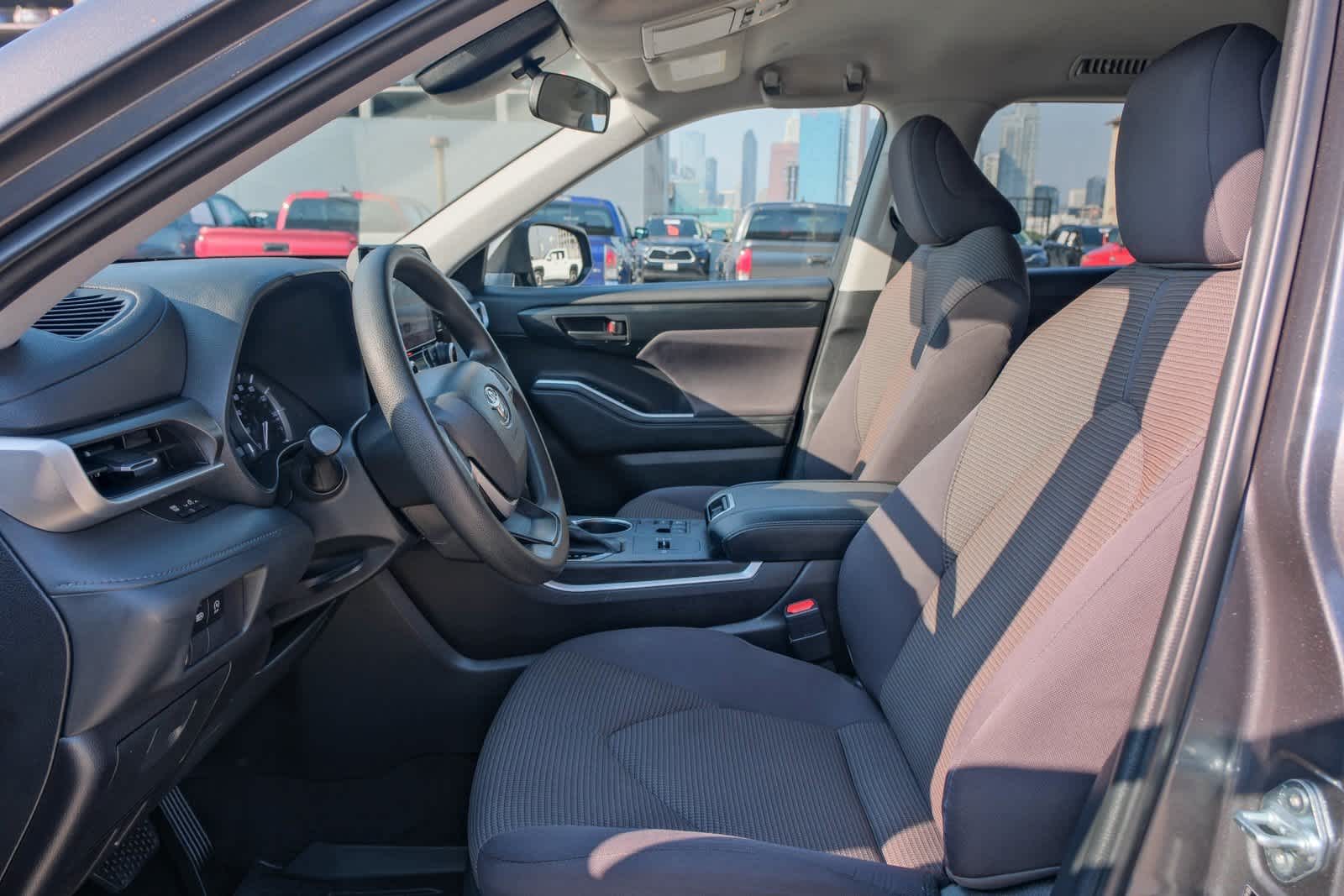 Thumbnail: 2023 Toyota Highlander - 19