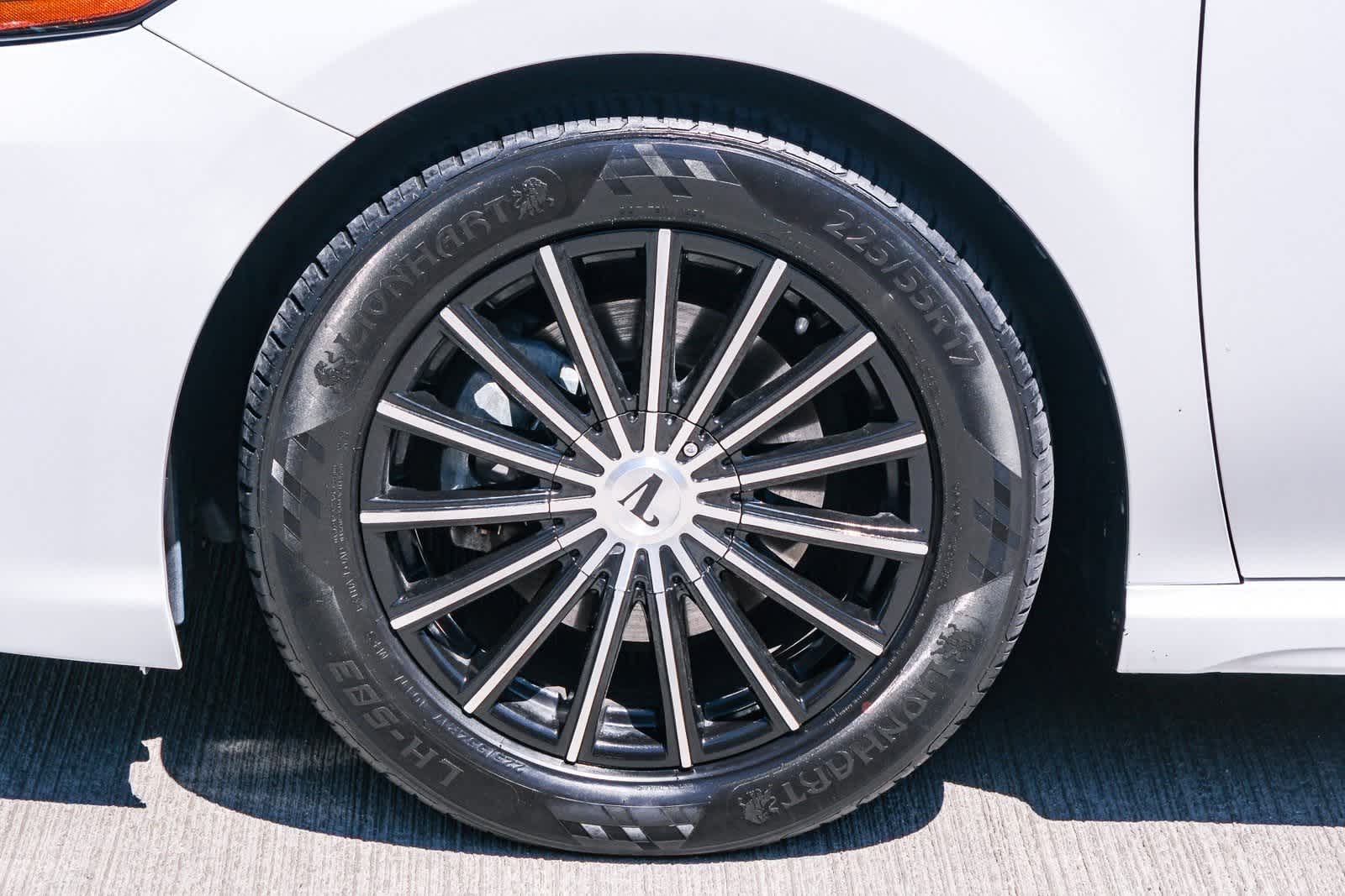 Thumbnail: 2021 Toyota Camry - 10