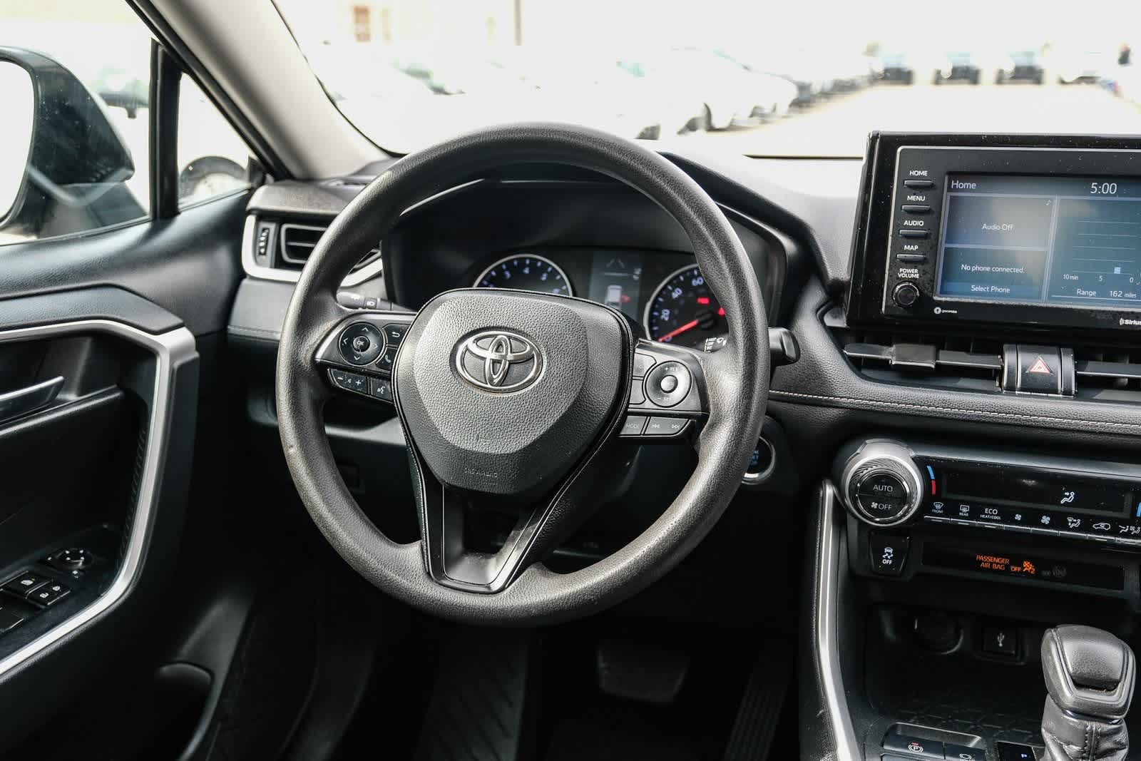 Thumbnail: 2020 Toyota RAV4 - 12