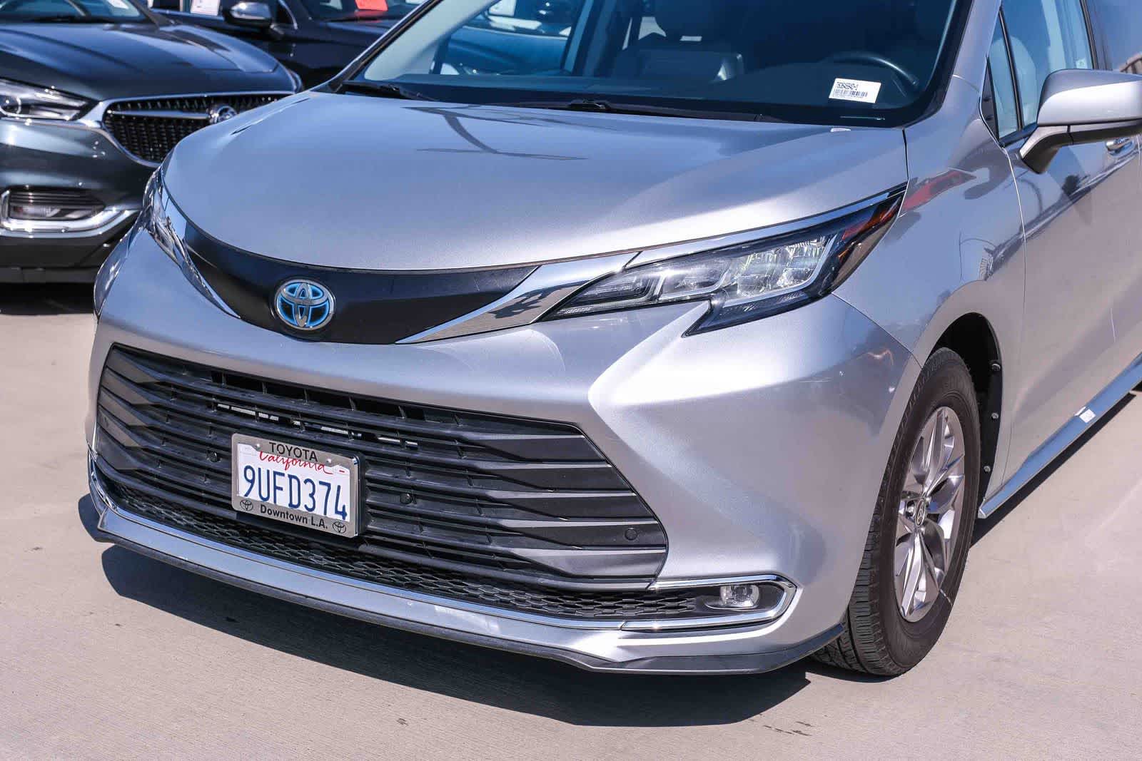 Thumbnail: 2023 Toyota Sienna - 11