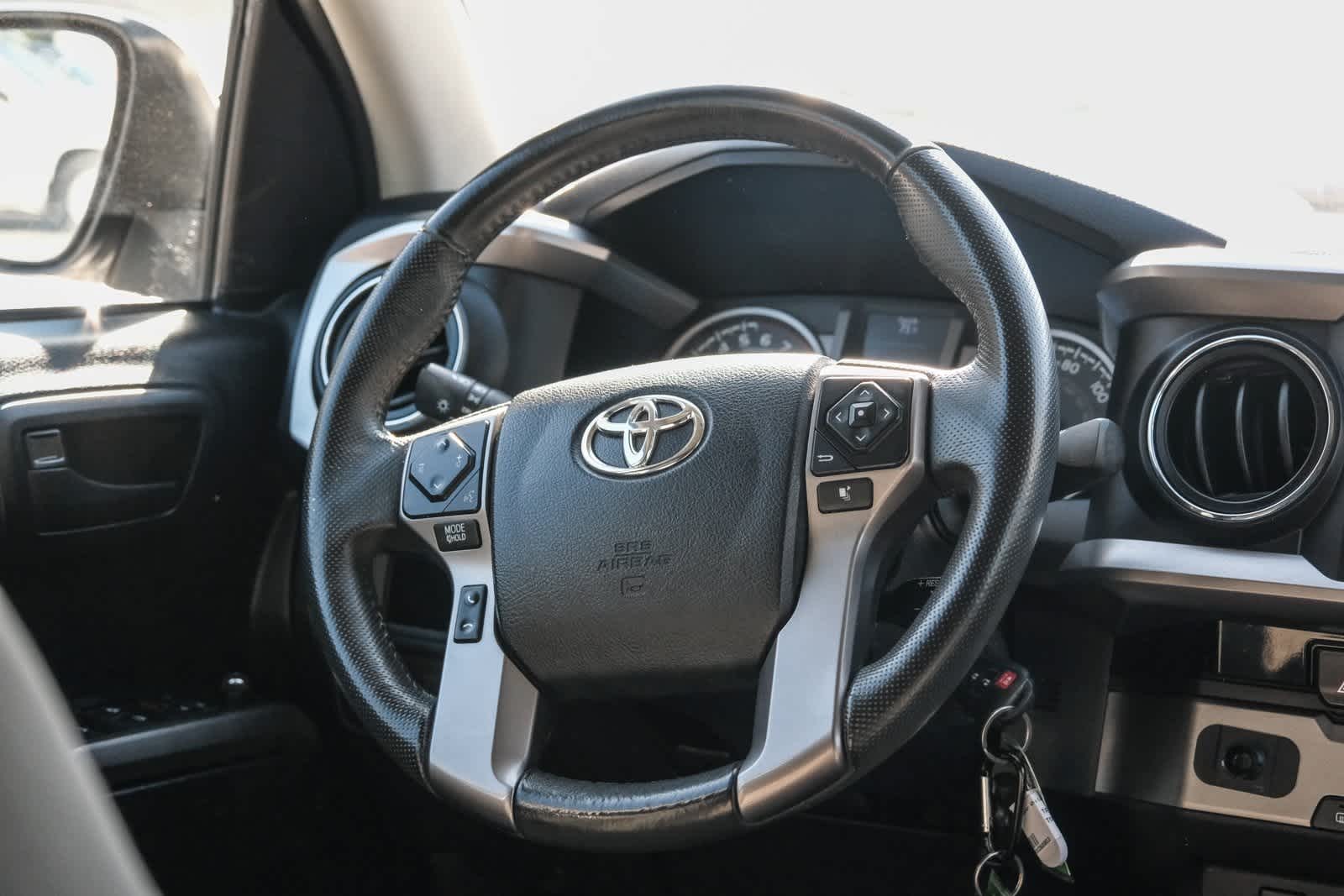 Thumbnail: 2017 Toyota Tacoma - 15