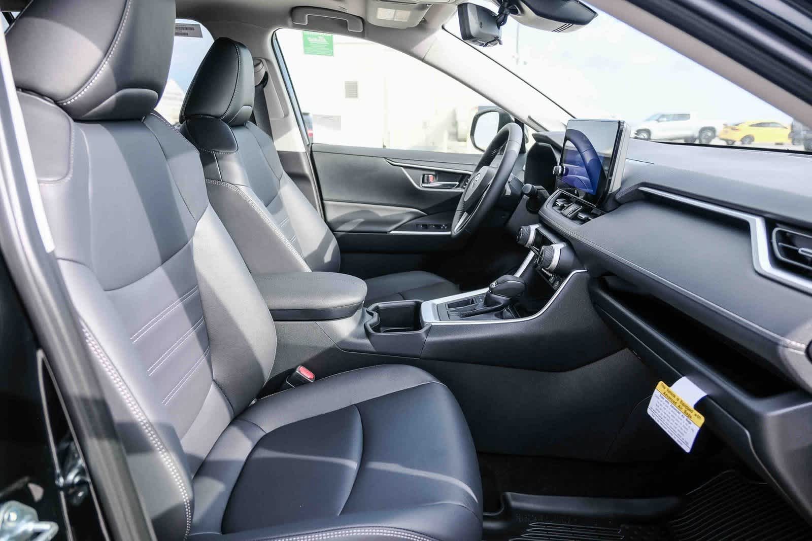 Thumbnail: 2025 Toyota RAV4 - 18