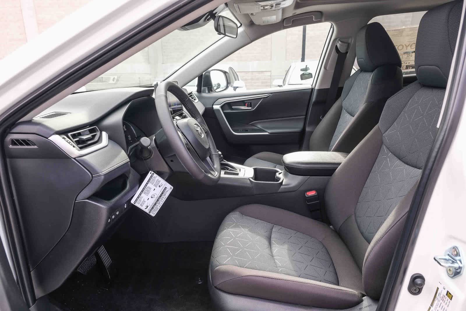 Thumbnail: 2025 Toyota RAV4 - 20