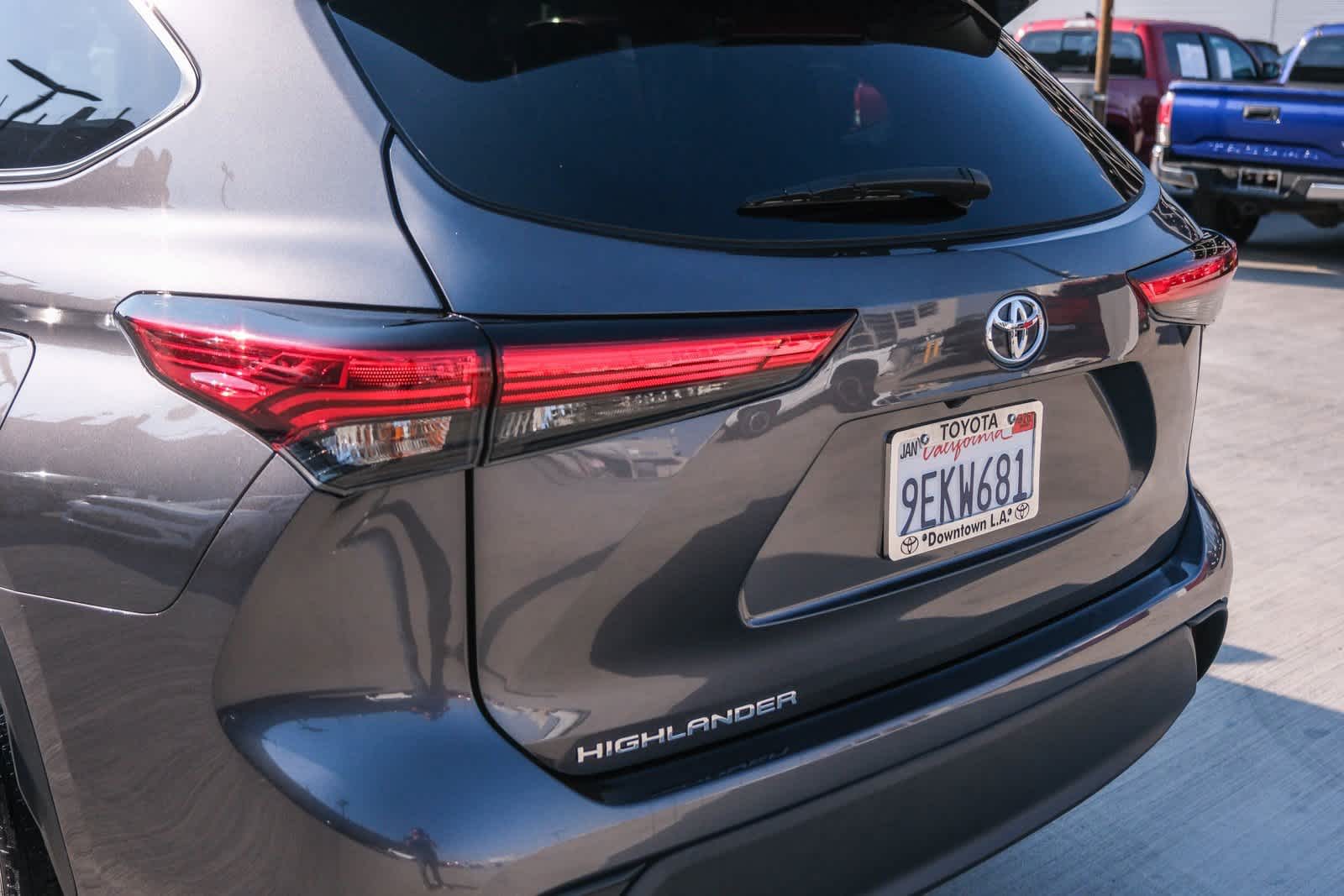 Thumbnail: 2023 Toyota Highlander - 8